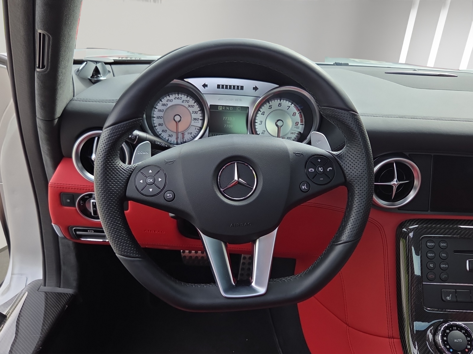 MERCEDES-BENZ SLS 63 AMG Speedshift-image-7