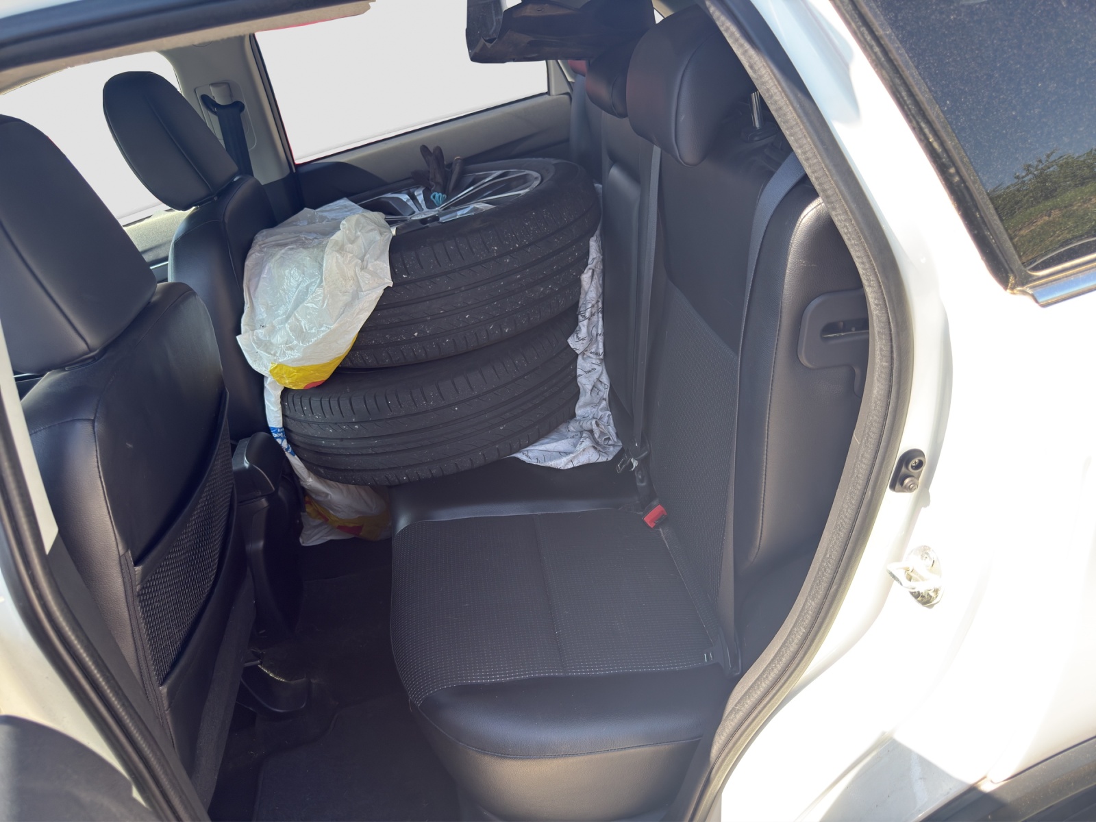 PEUGEOT 4008 1.6 HDi Allure 4WD-image-9