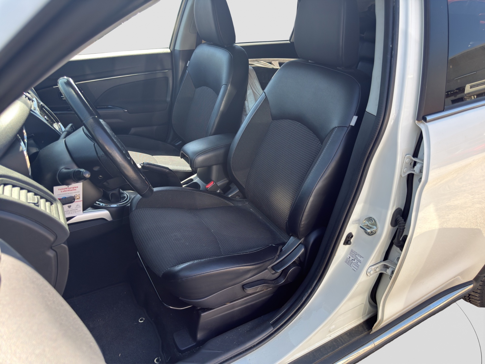 PEUGEOT 4008 1.6 HDi Allure 4WD-image-10