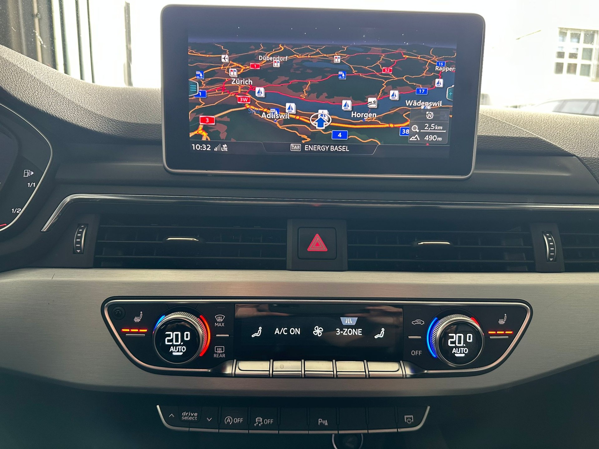 AUDI S4 Avant 3.0 TFSI quattro tiptronic-image-16