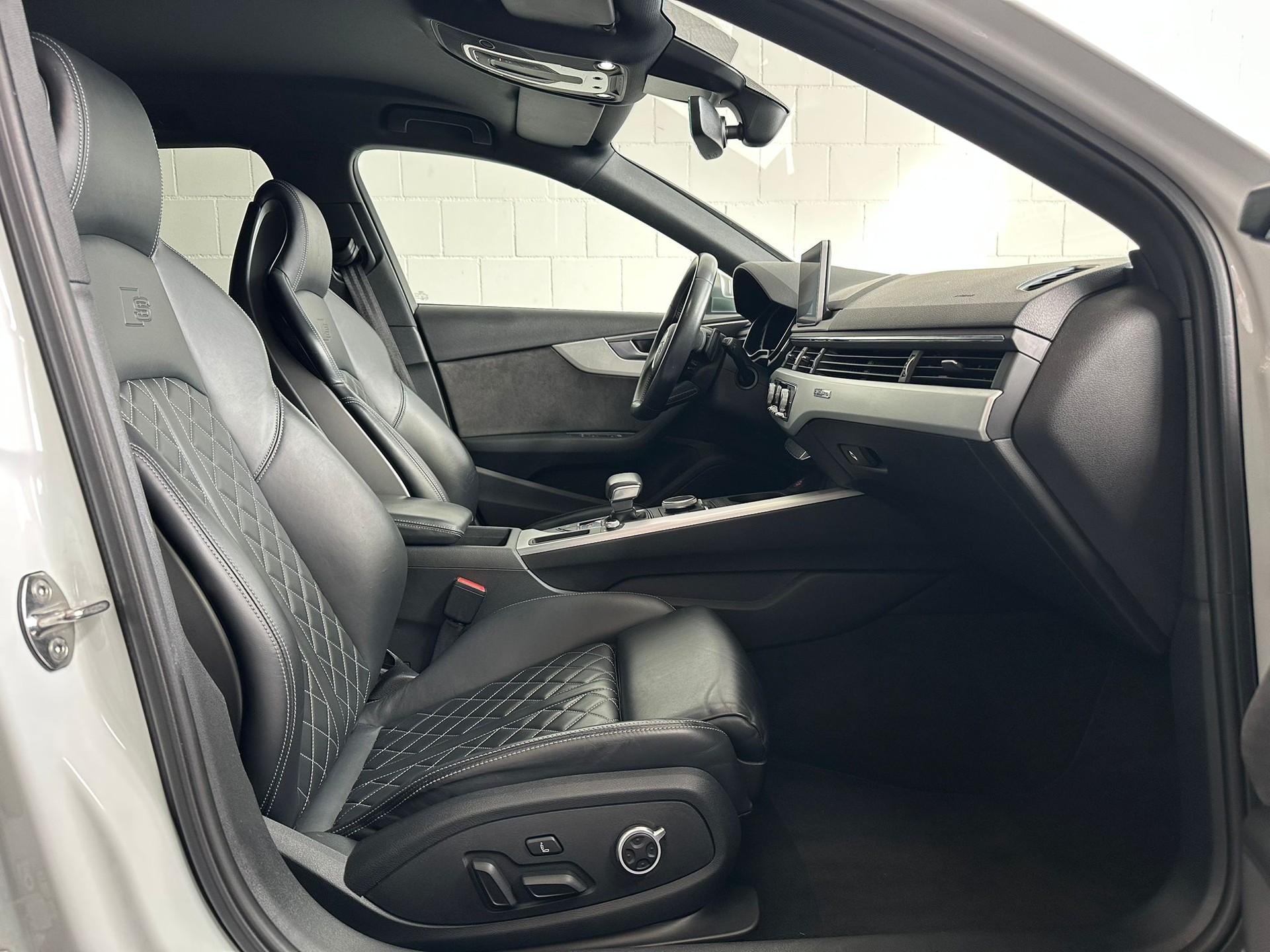 AUDI S4 Avant 3.0 TFSI quattro tiptronic-image-9