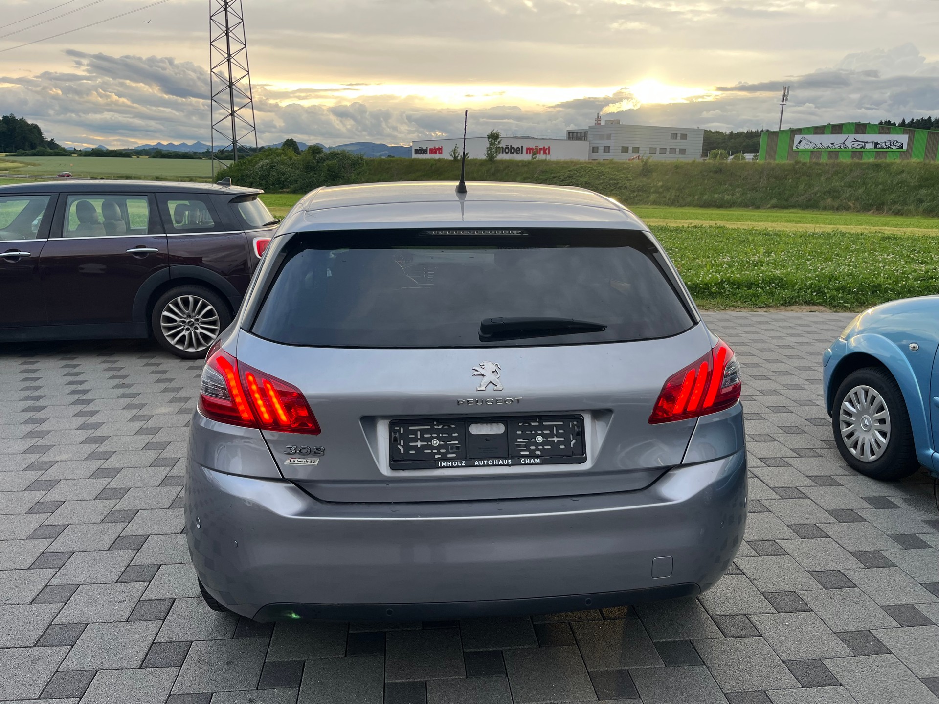 PEUGEOT 308 1.2 Pure Tech Allure EAT8-image-3
