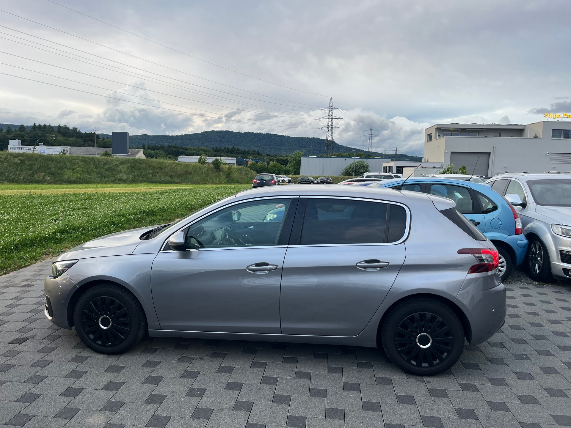 PEUGEOT 308 1.2 Pure Tech Allure EAT8-image-2
