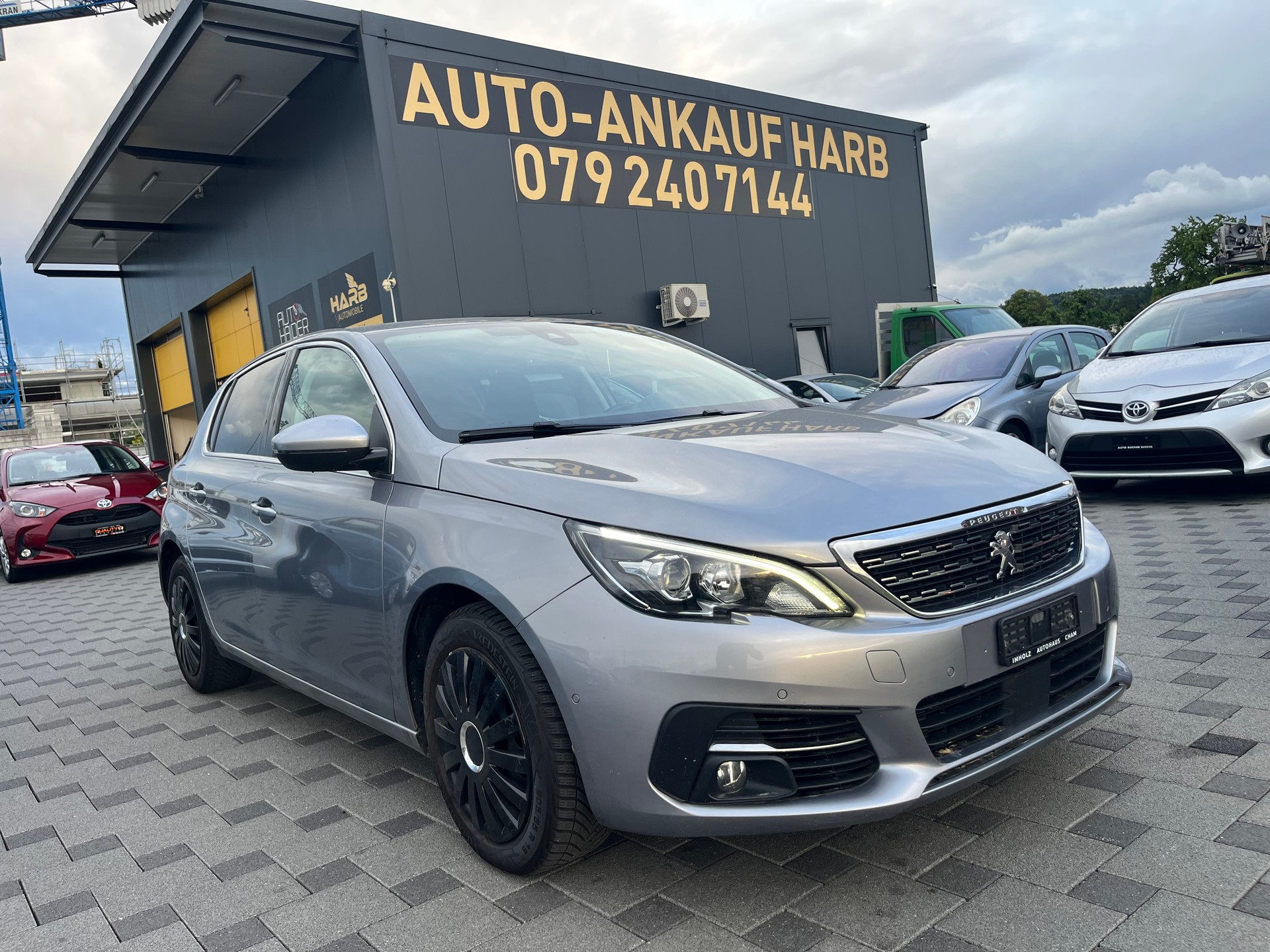 PEUGEOT 308 1.2 Pure Tech Allure EAT8-image-1