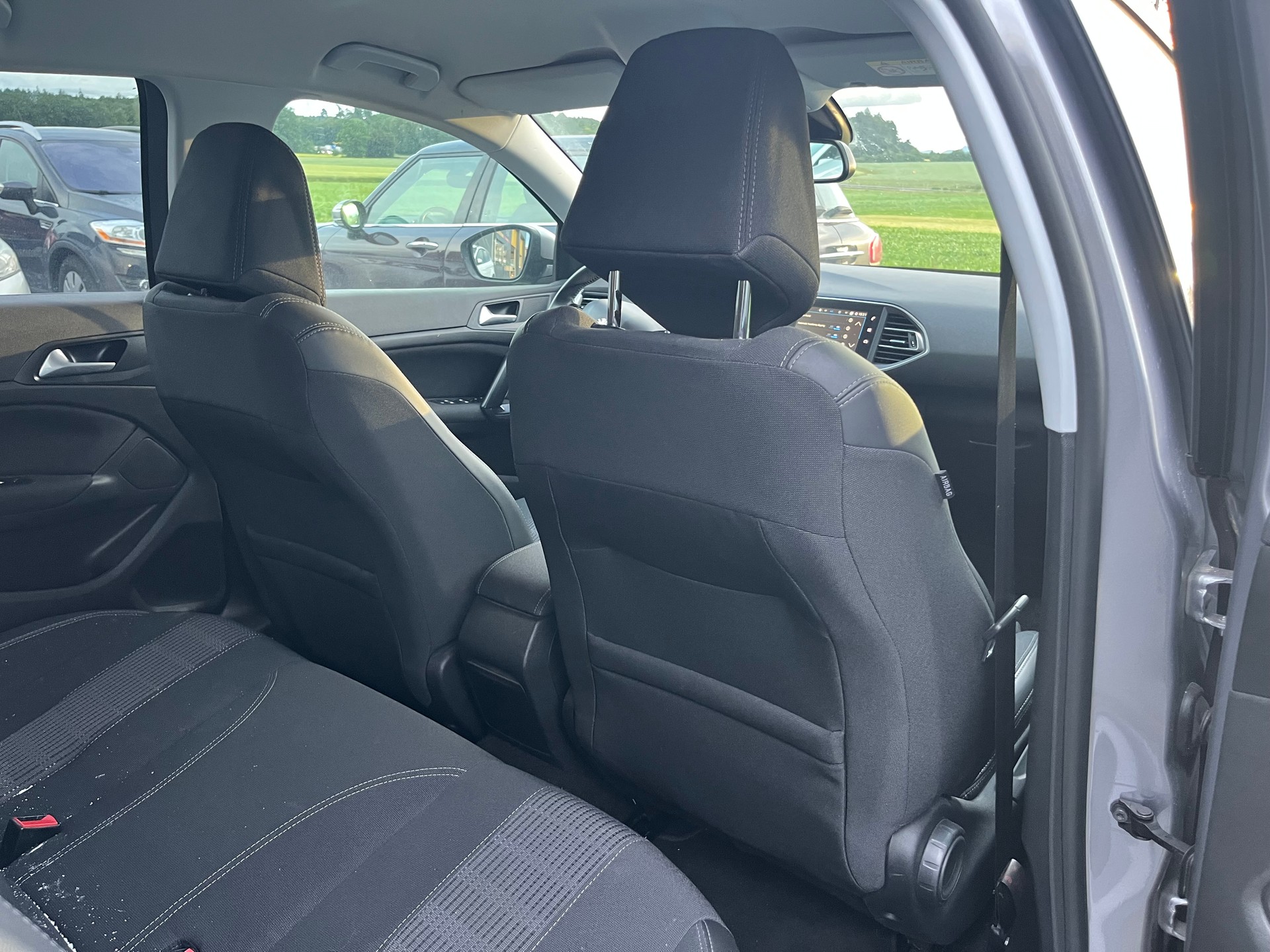 PEUGEOT 308 1.2 Pure Tech Allure EAT8-image-7