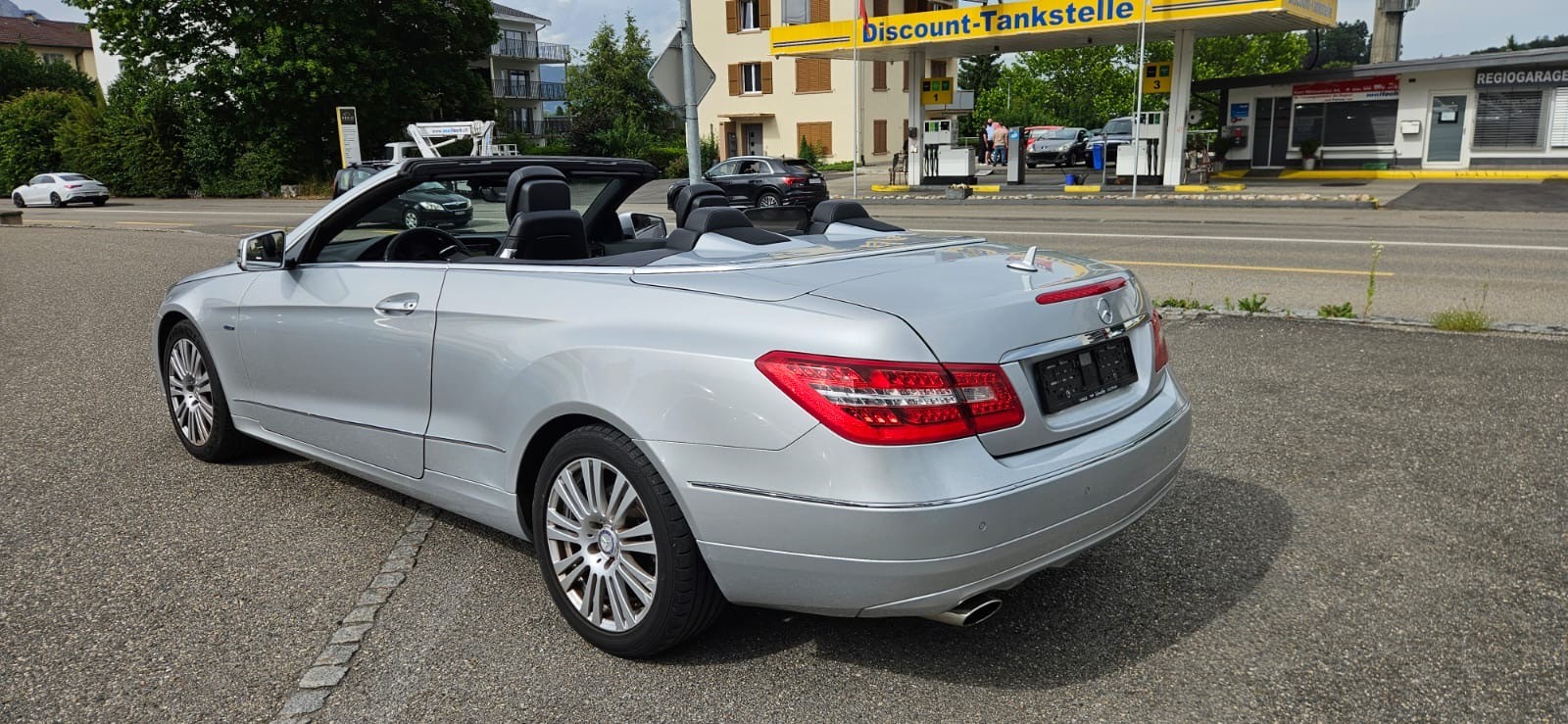 MERCEDES-BENZ E 250 CGI BlueEfficiency Automatic-image-11