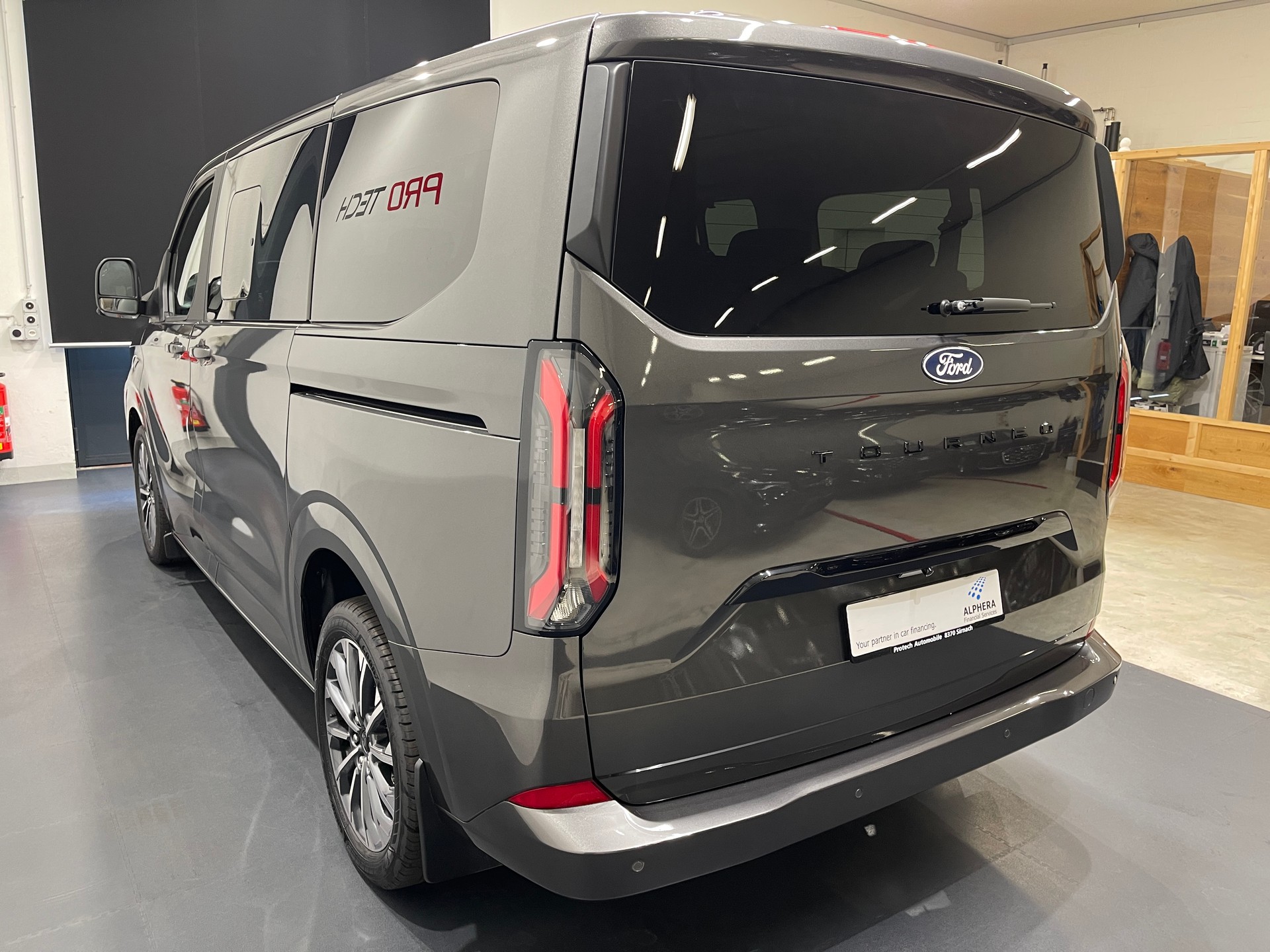 FORD Tourneo Bus 320 L1H1 TitaniumX Automat *5 JAHRE-200000KM GARANTIE*-image-4