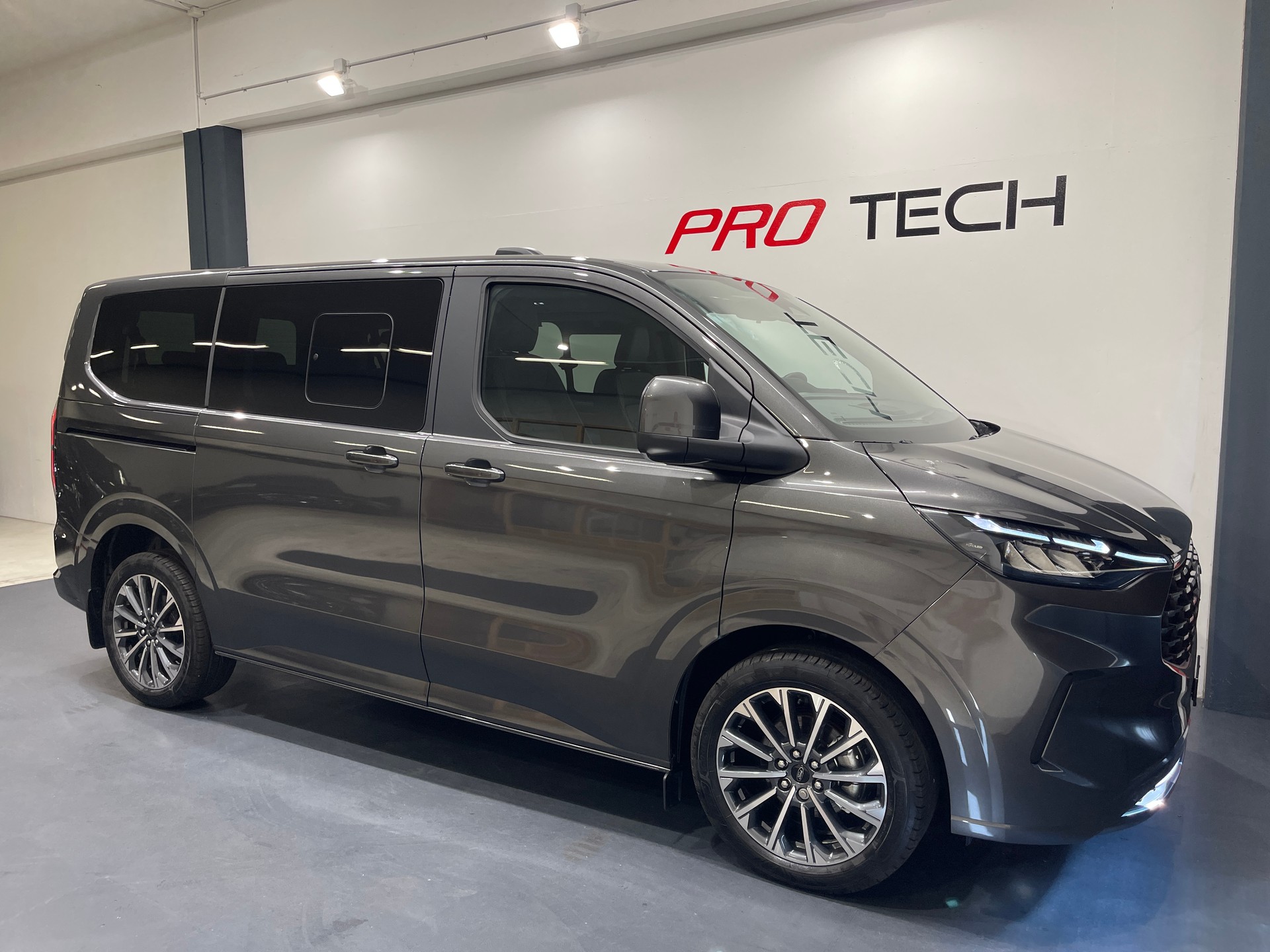 FORD Tourneo Bus 320 L1H1 TitaniumX Automat *5 JAHRE-200000KM GARANTIE*