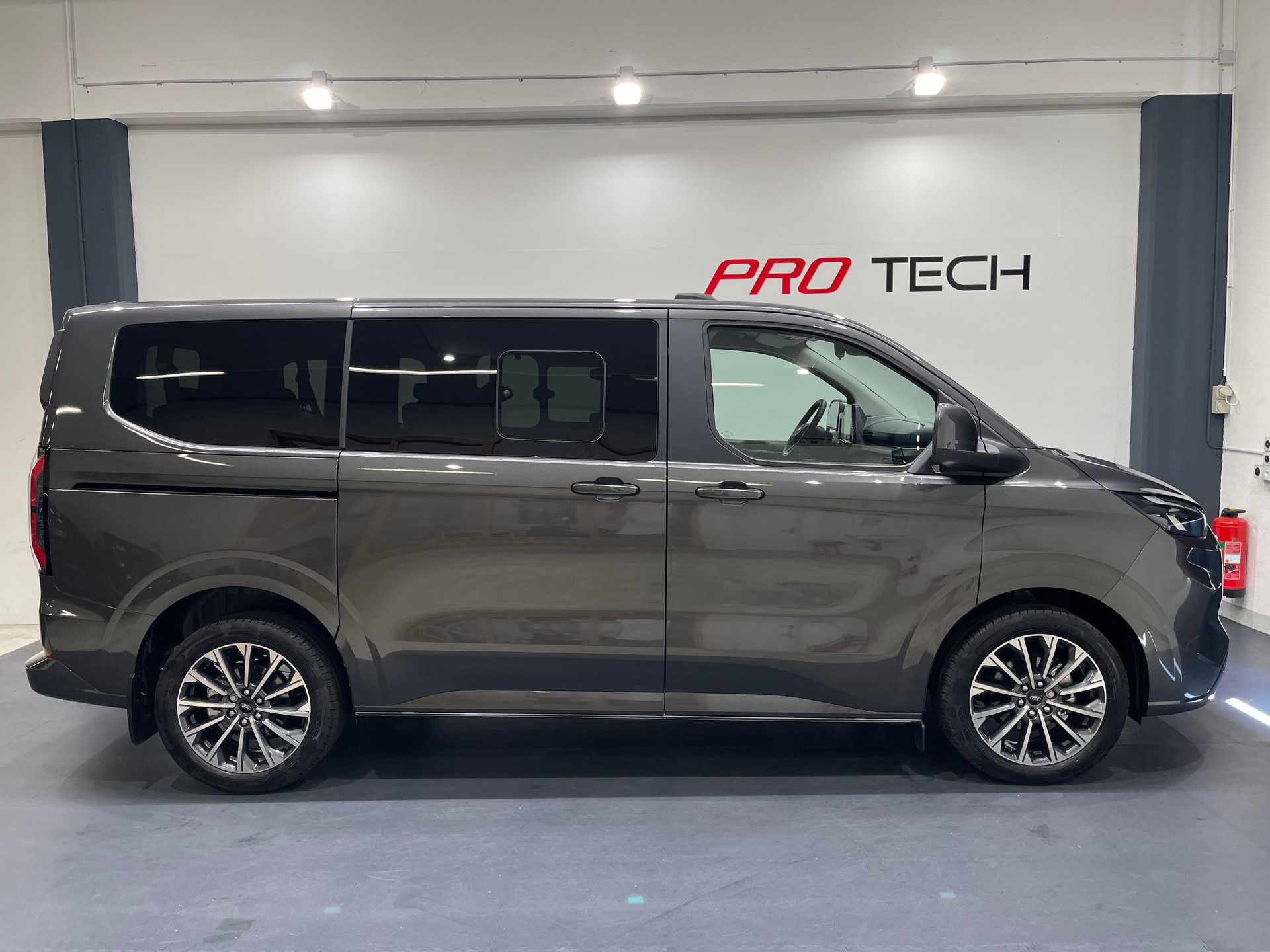 FORD Tourneo Bus 320 L1H1 TitaniumX Automat *5 JAHRE-200000KM GARANTIE*-showroom-element-1