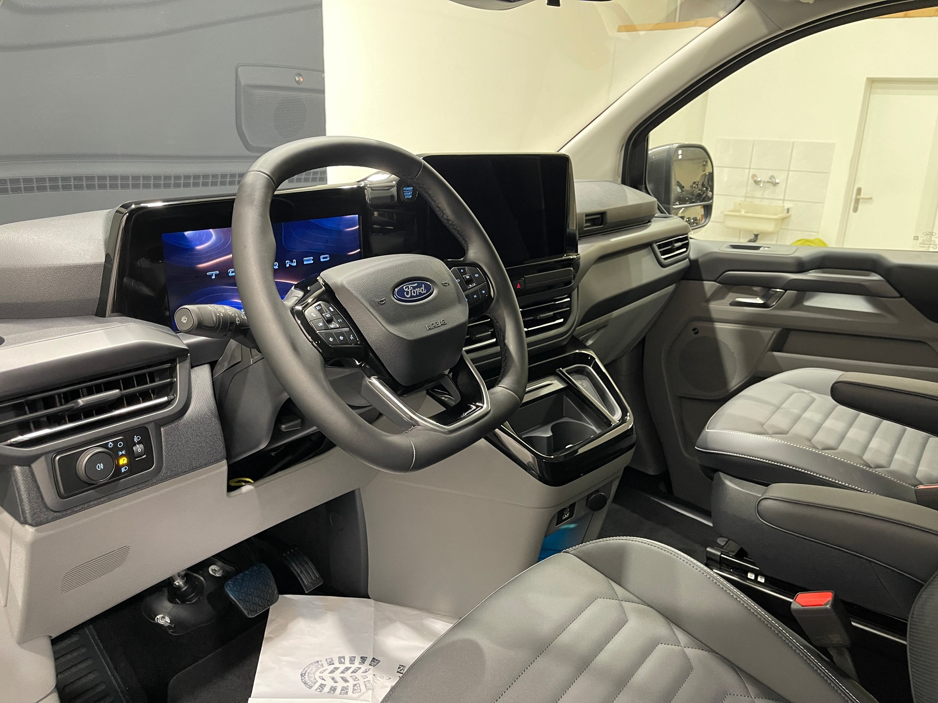 FORD Tourneo Bus 320 L1H1 TitaniumX Automat *5 JAHRE-200000KM GARANTIE*-image-8