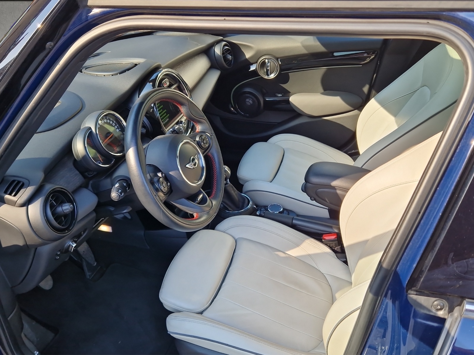MINI Mini F55 2.0 SD Cooper-showroom-element-1