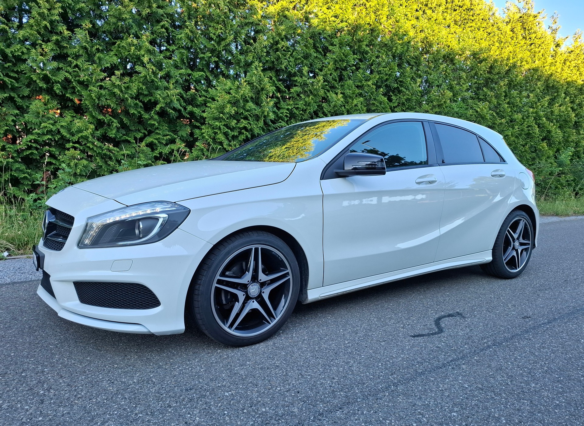 MERCEDES-BENZ A 180 AMG Line-showroom-element-1