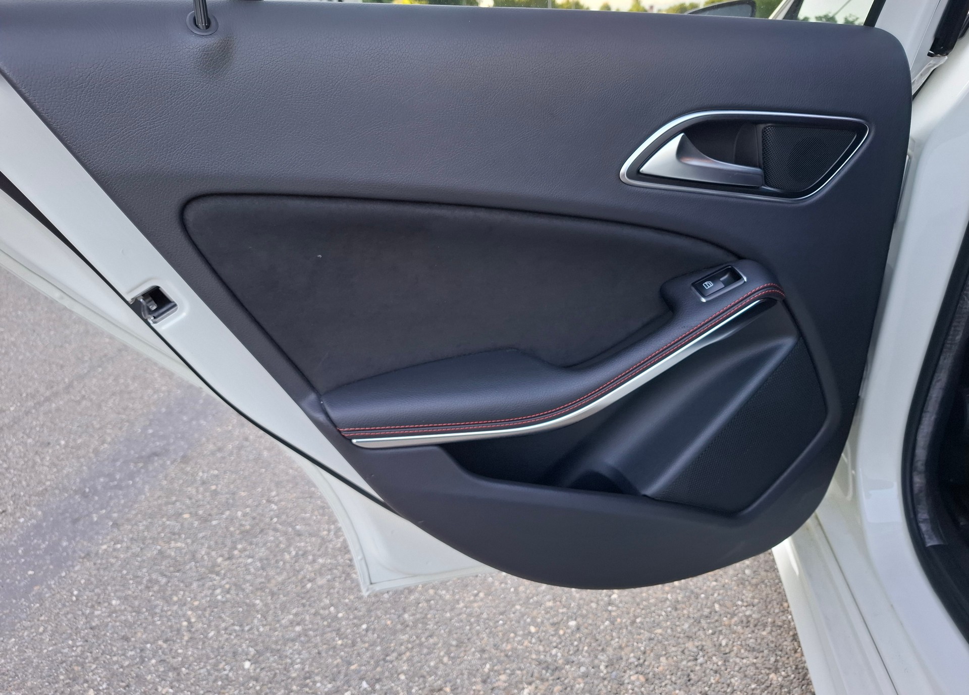 MERCEDES-BENZ A 180 AMG Line-image-18