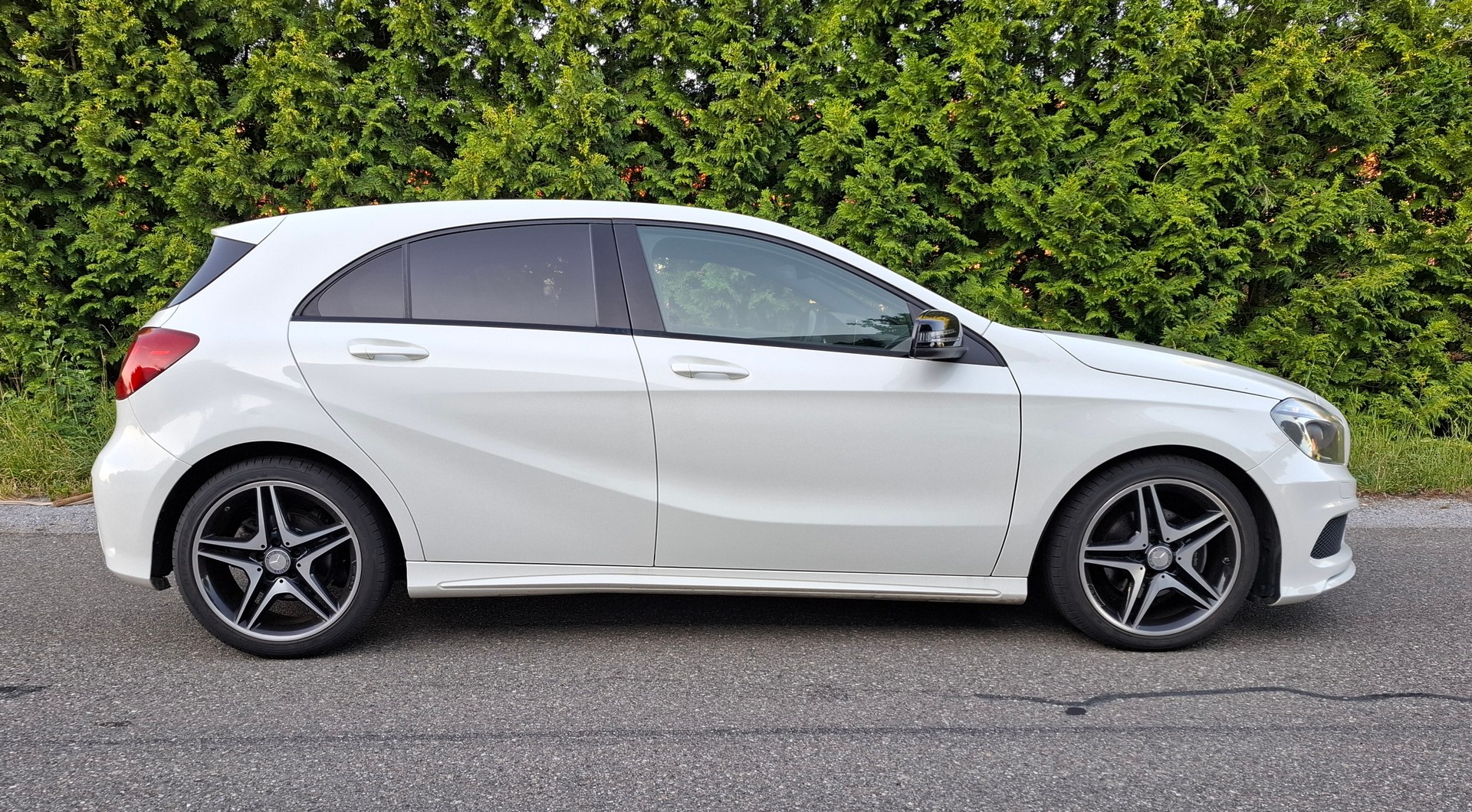 MERCEDES-BENZ A 180 AMG Line-image-4