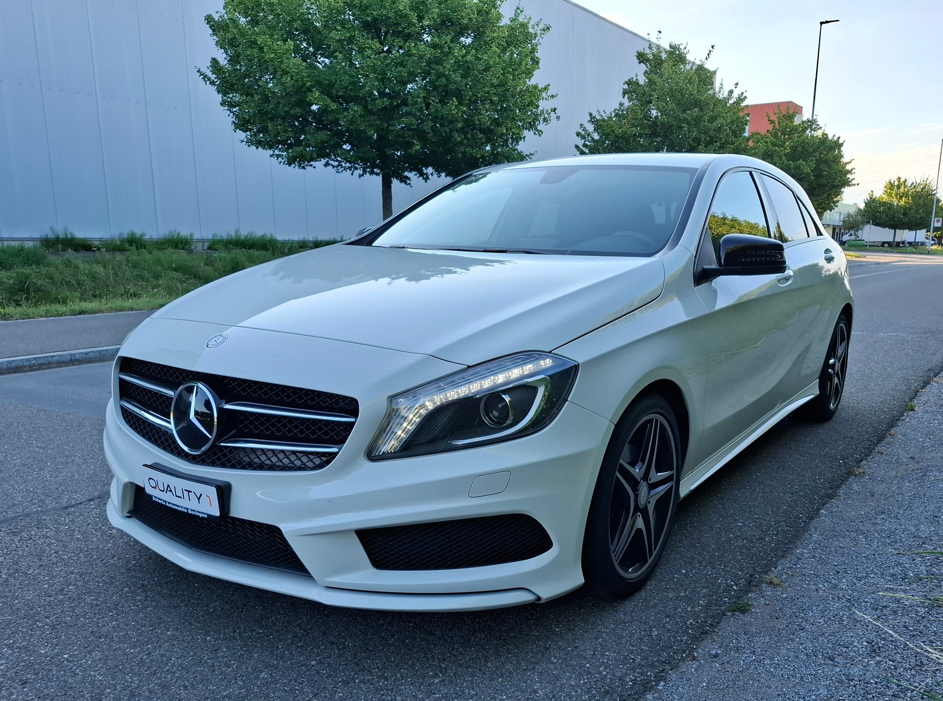 MERCEDES-BENZ A 180 AMG Line