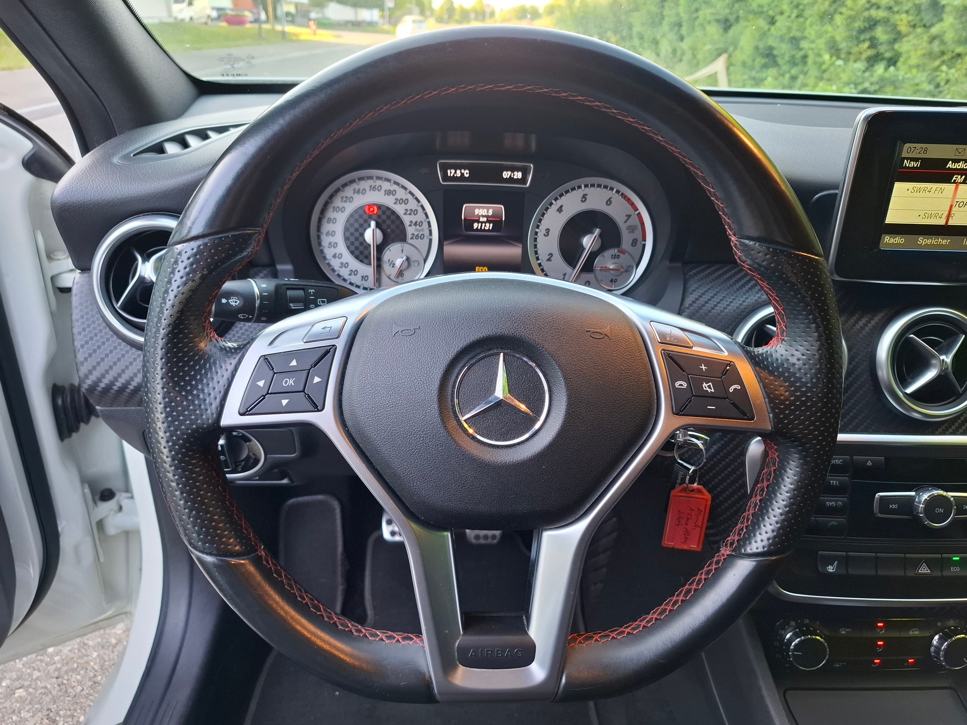 MERCEDES-BENZ A 180 AMG Line-image-10