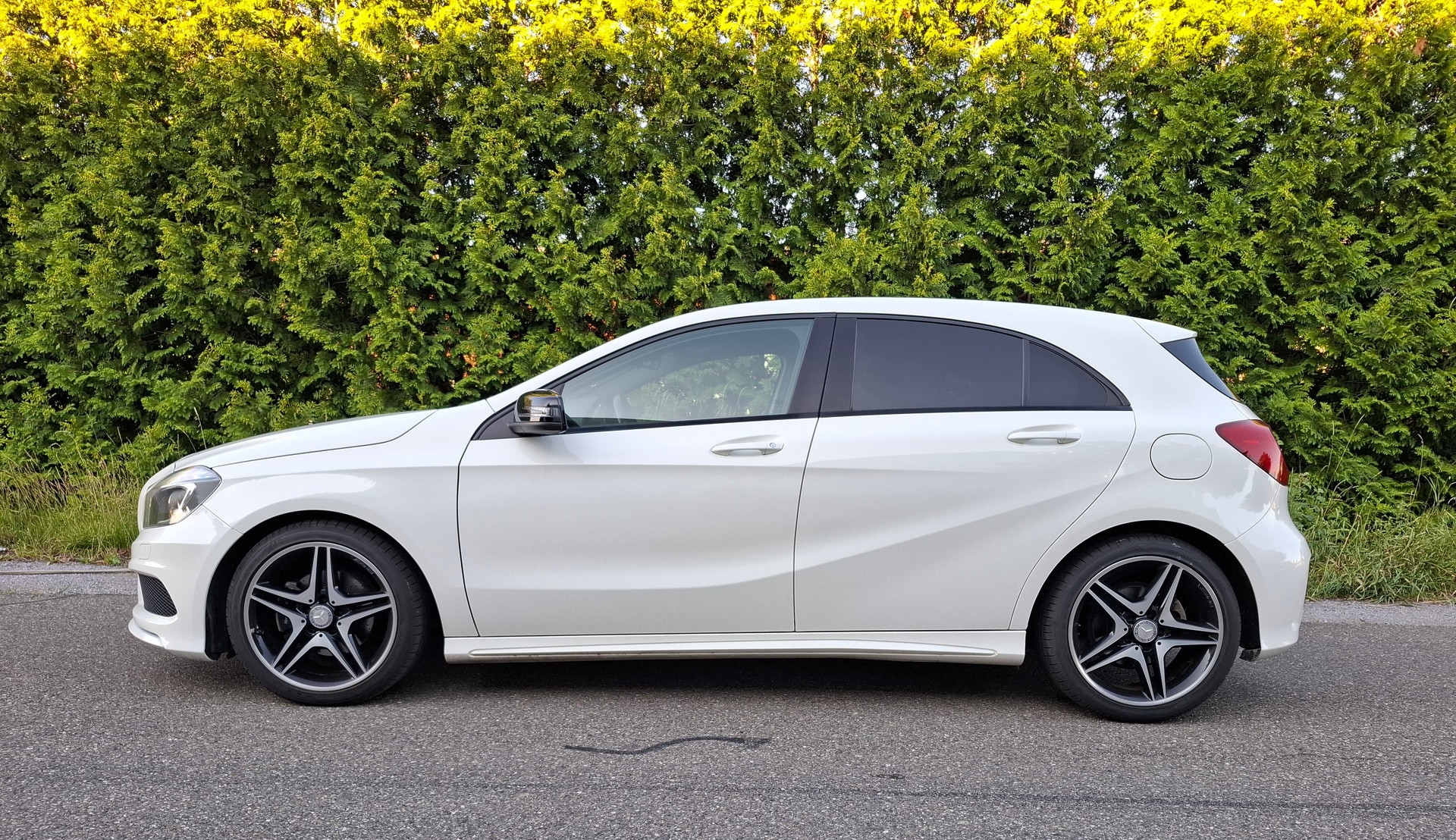 MERCEDES-BENZ A 180 AMG Line-showroom-element-2