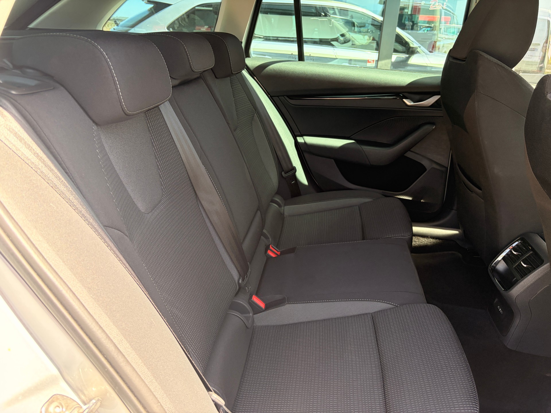 SKODA Octavia Combi 1.5 TSI mHEV DSG Dynamic-image-6