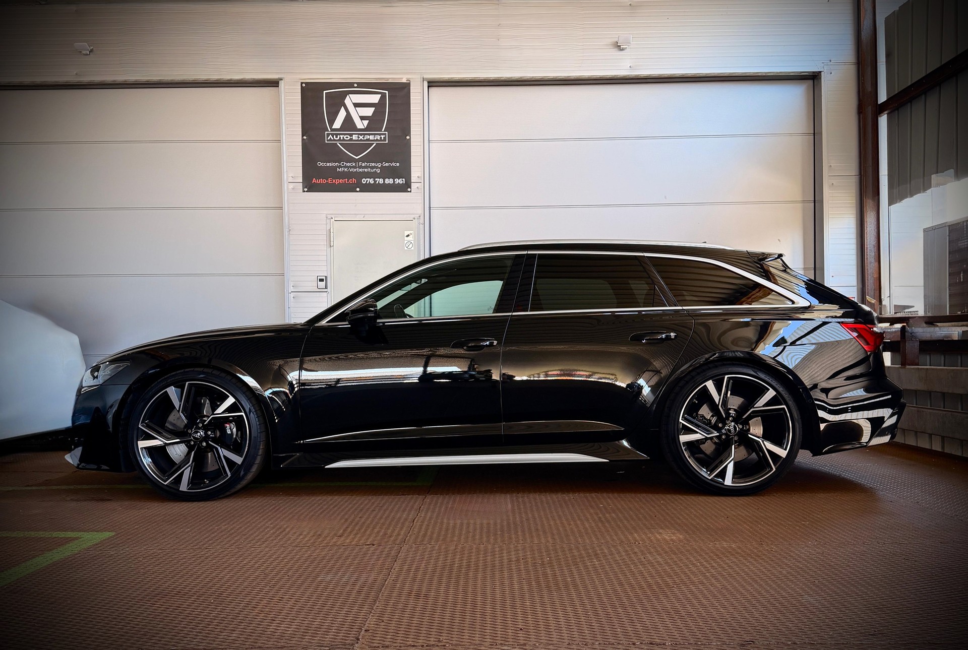 AUDI 4.0 V8 TFSI quattro T-Tronic-image-3