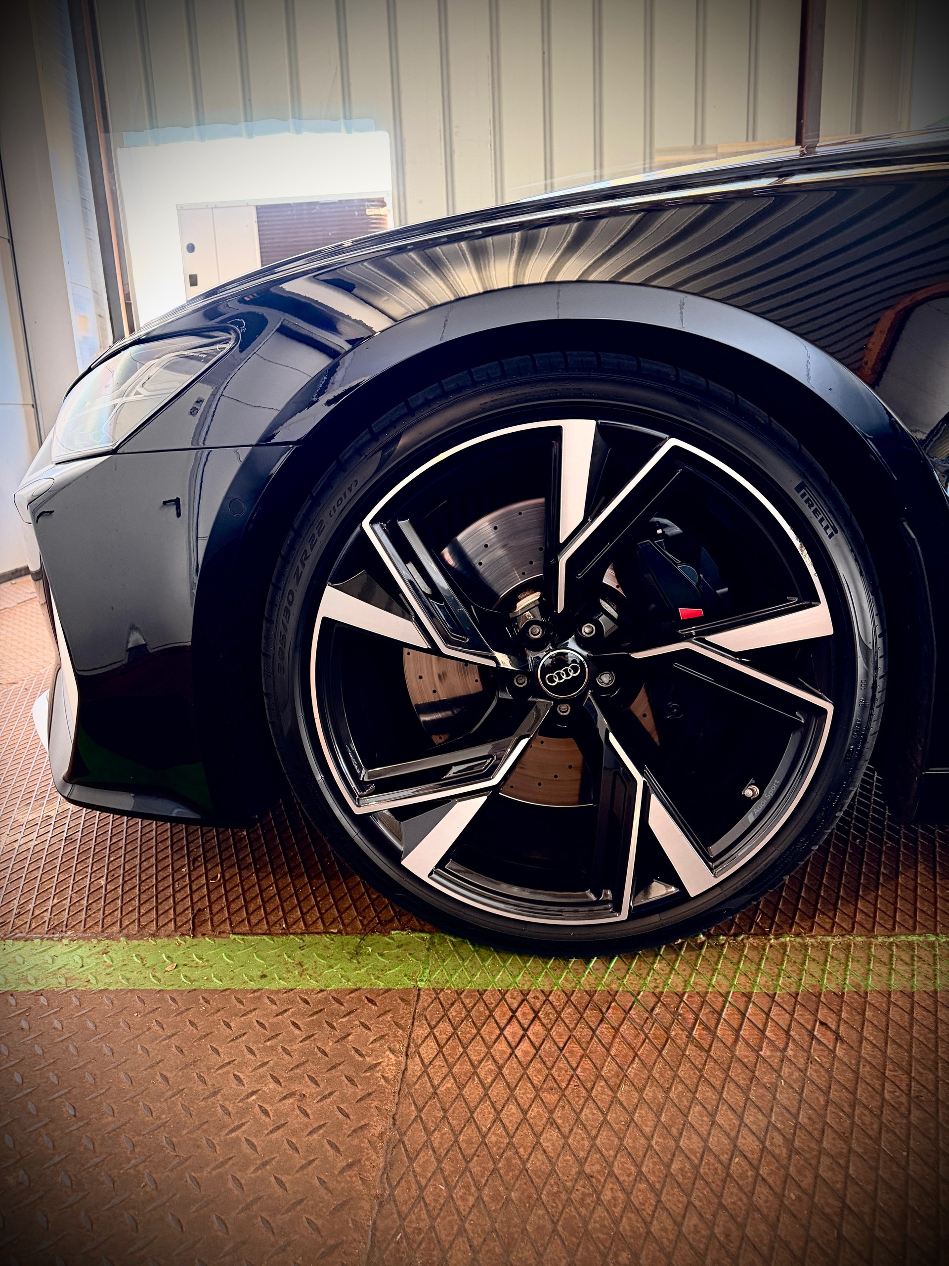 AUDI 4.0 V8 TFSI quattro T-Tronic-image-4