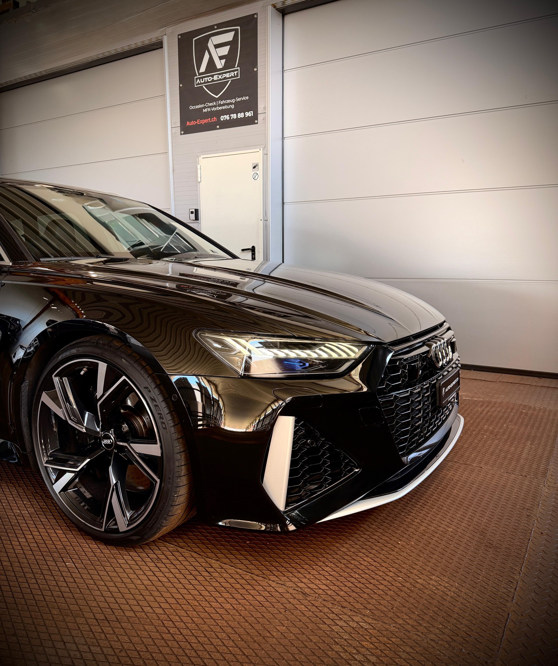 AUDI 4.0 V8 TFSI quattro T-Tronic-image-1