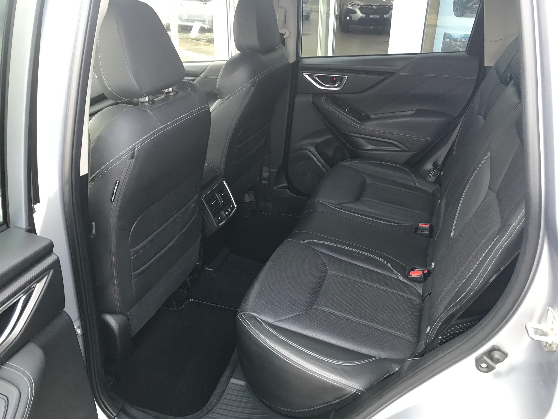 SUBARU Forester 2.0i e-Boxer Swiss Plus Lineartronic-image-5