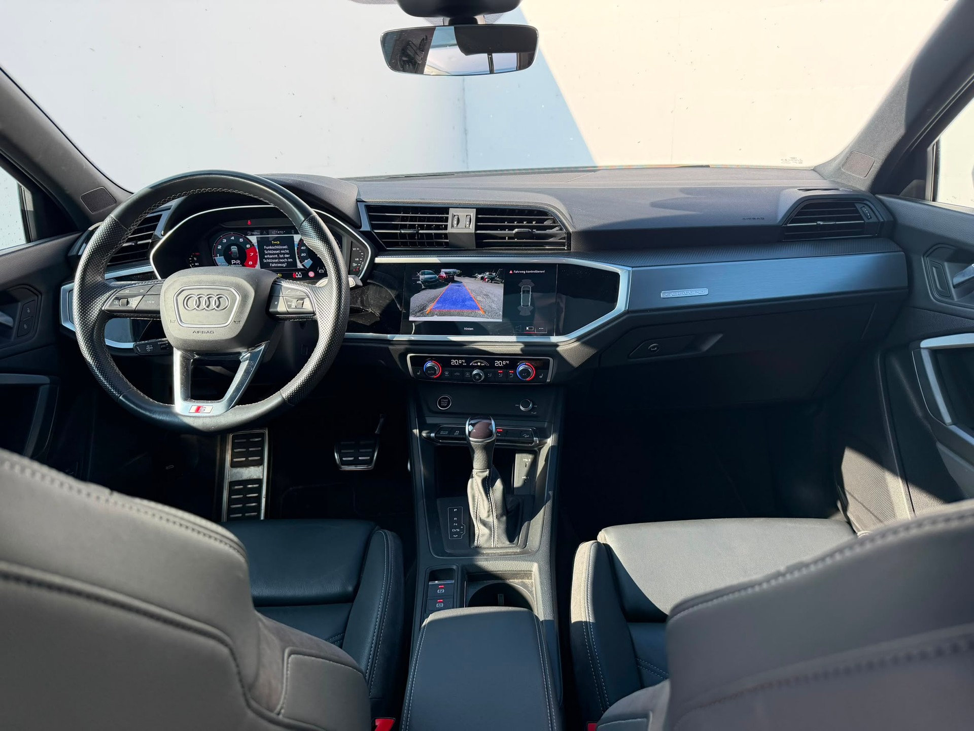 AUDI Q3 Sportback 40 TFSI S line quattro S-tronic-image-9