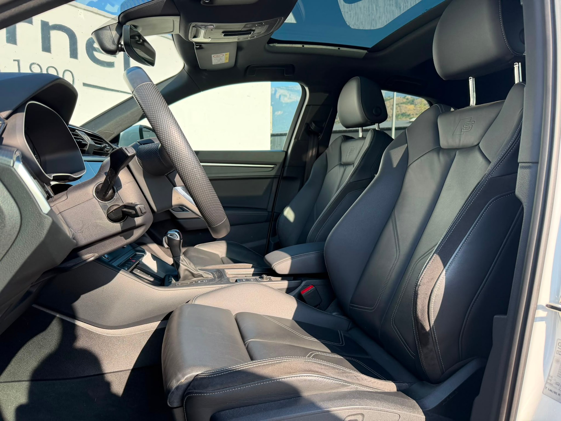 AUDI Q3 Sportback 40 TFSI S line quattro S-tronic-image-13