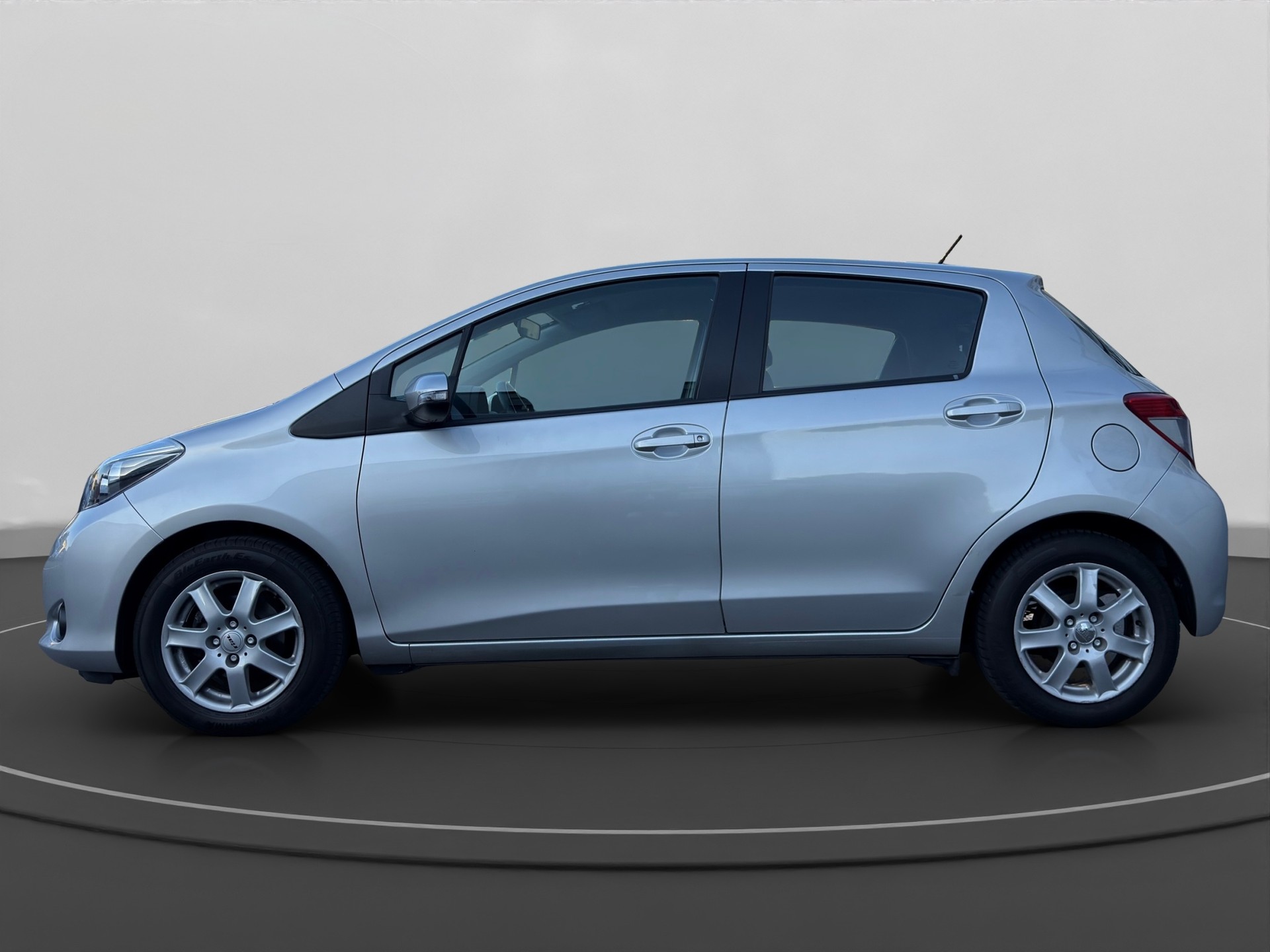 TOYOTA Yaris 1.33 Style Multidrive-showroom-element-1