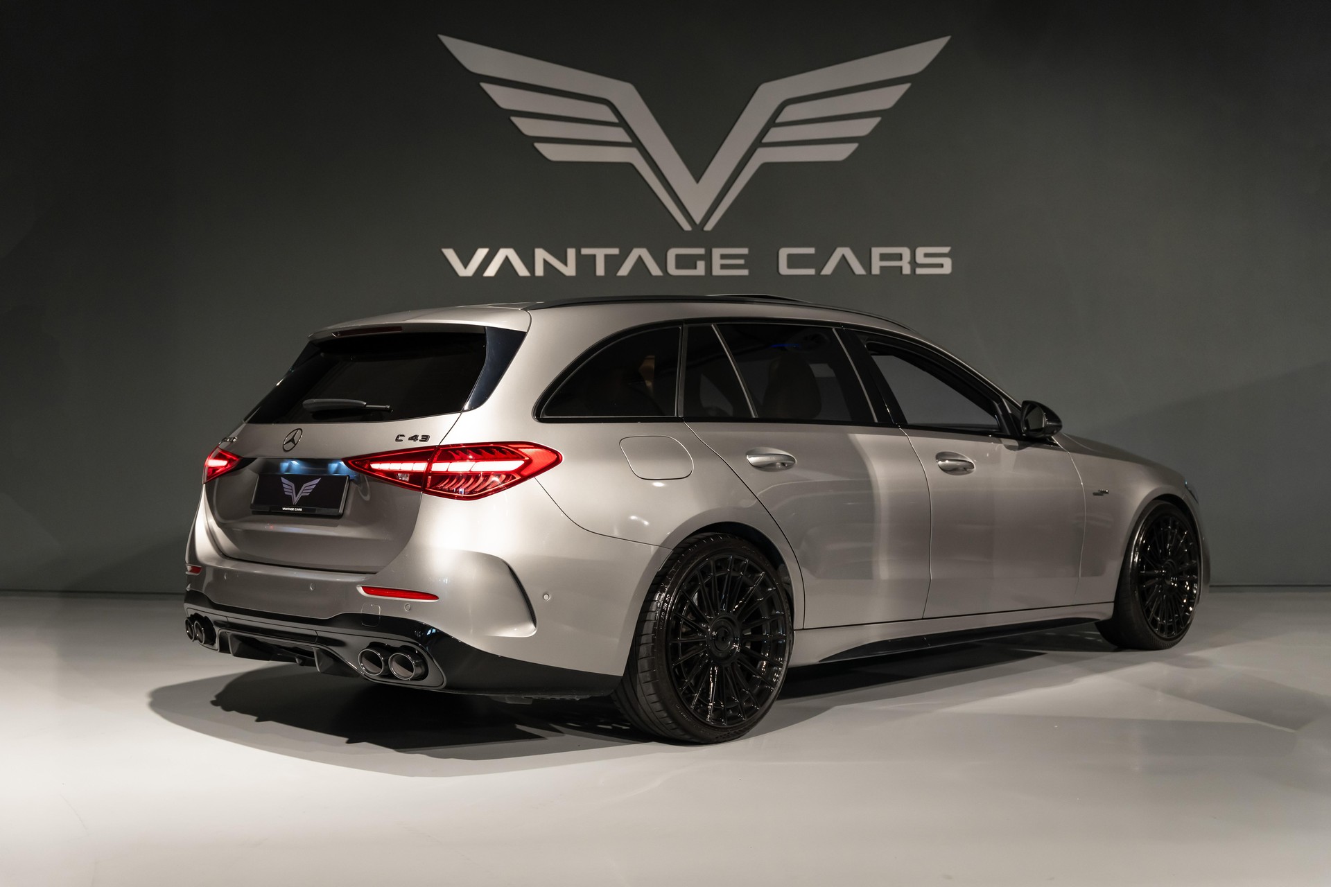 MERCEDES-BENZ C 43 AMG 4matic Kombi-showroom-element-2