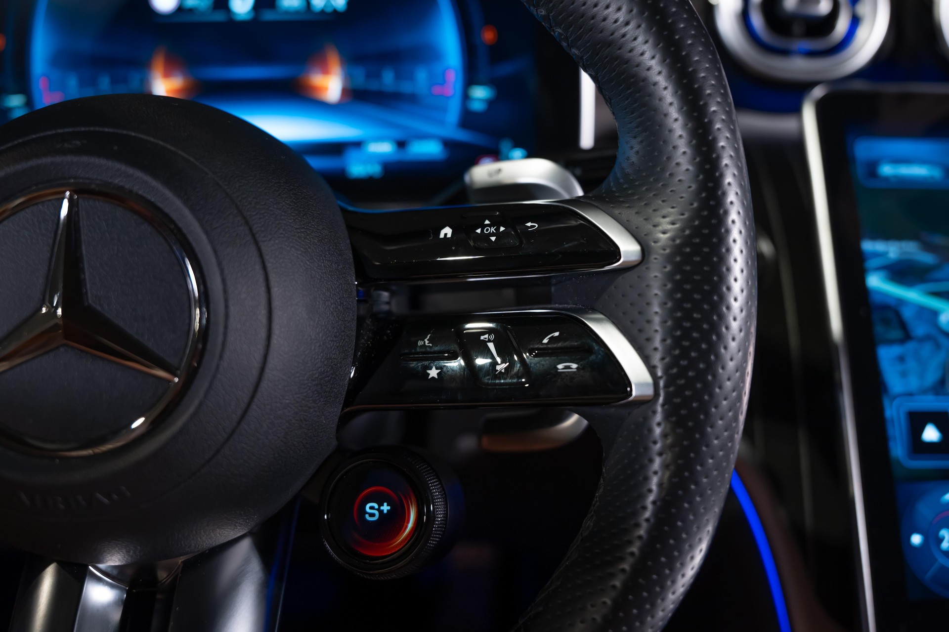 MERCEDES-BENZ C 43 AMG 4matic Kombi-image-25