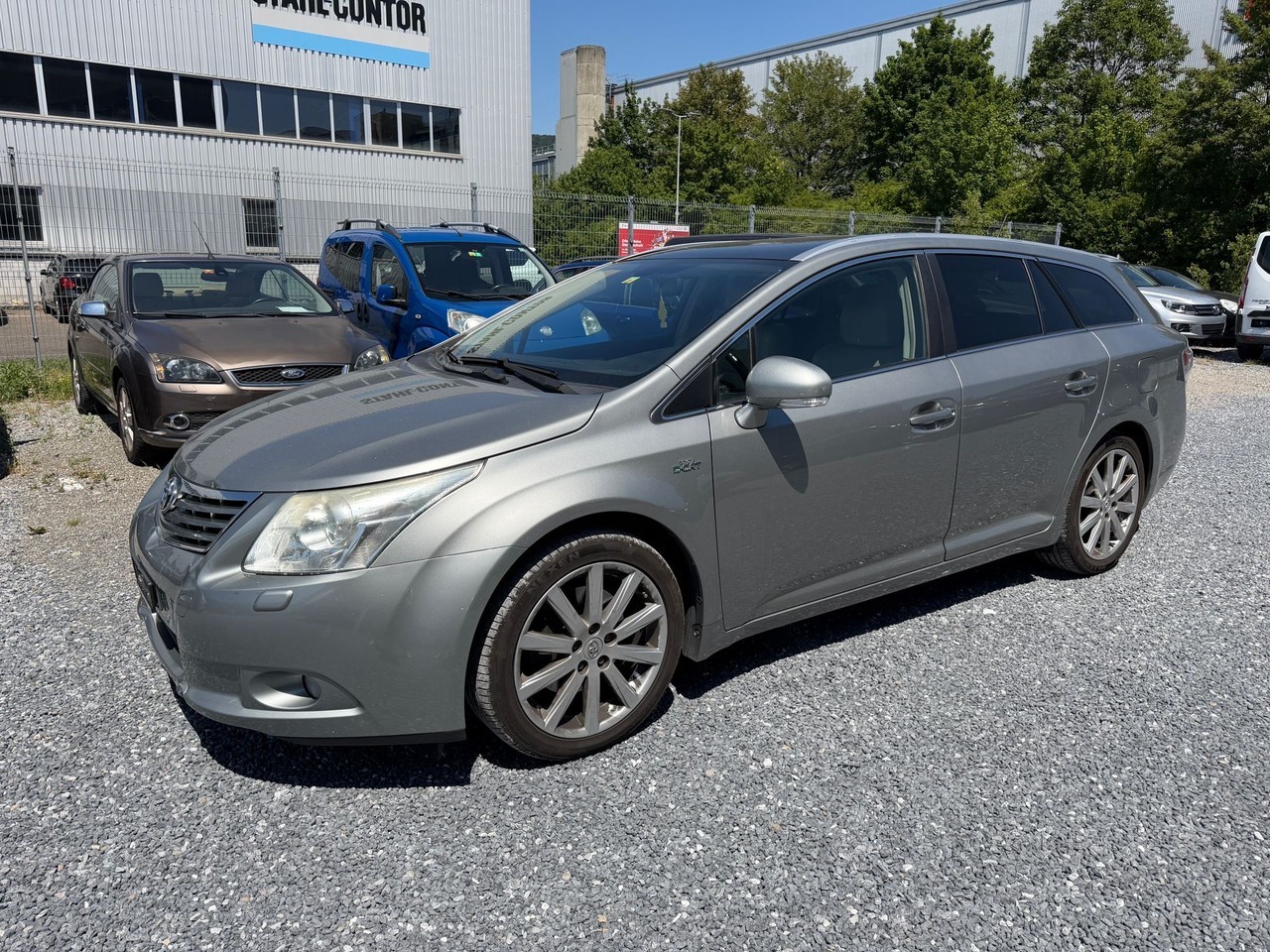 TOYOTA Avensis Sportswagon 2.2D-CAT Linea Sol Premium-image-1