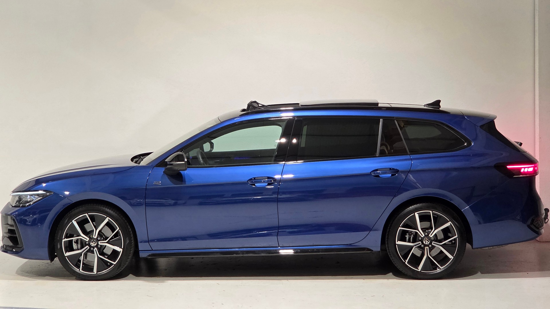 VW Passat Variant 2.0 TSI evo4 R-Line Signature Black Style 4 Motion DSG-showroom-element-1