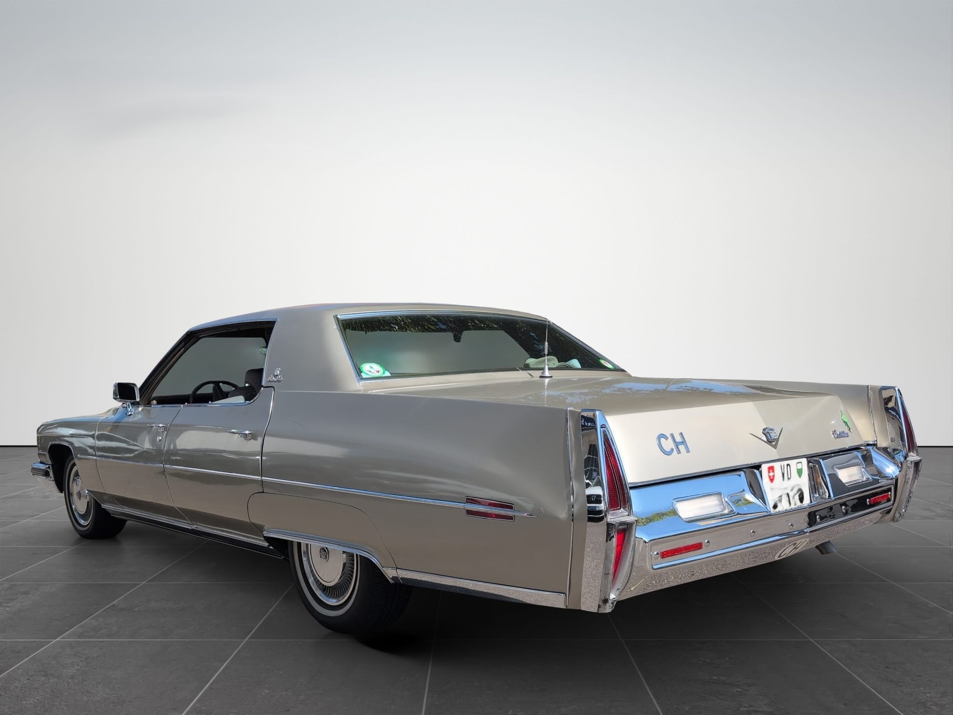 CADILLAC DEVILLE-image-2