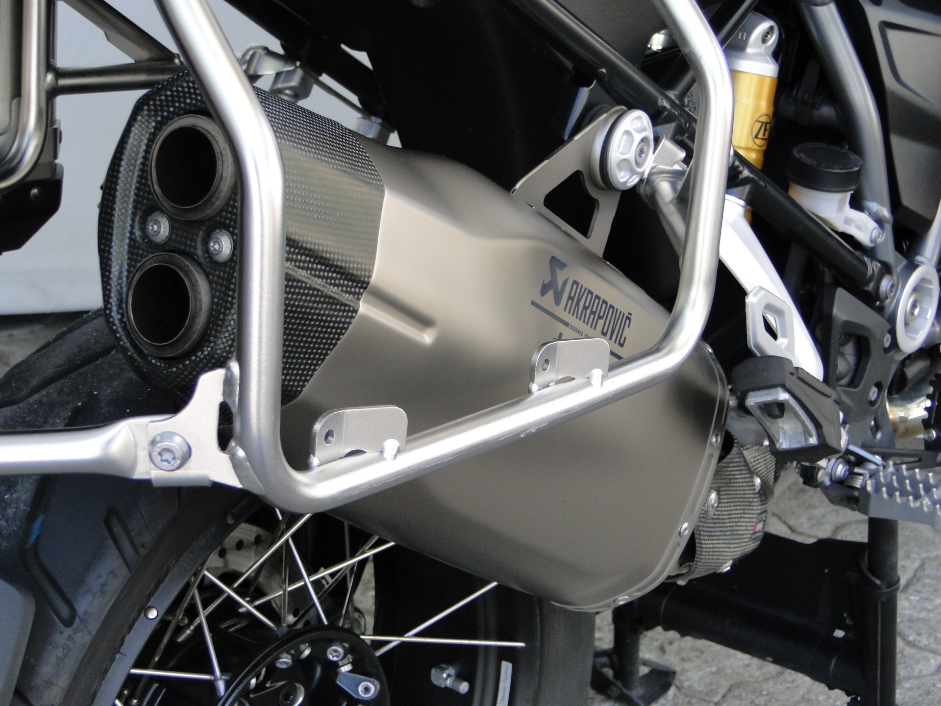 BMW R 1250 GS Adventure Akrapovic & Seitenkoffer-image-4