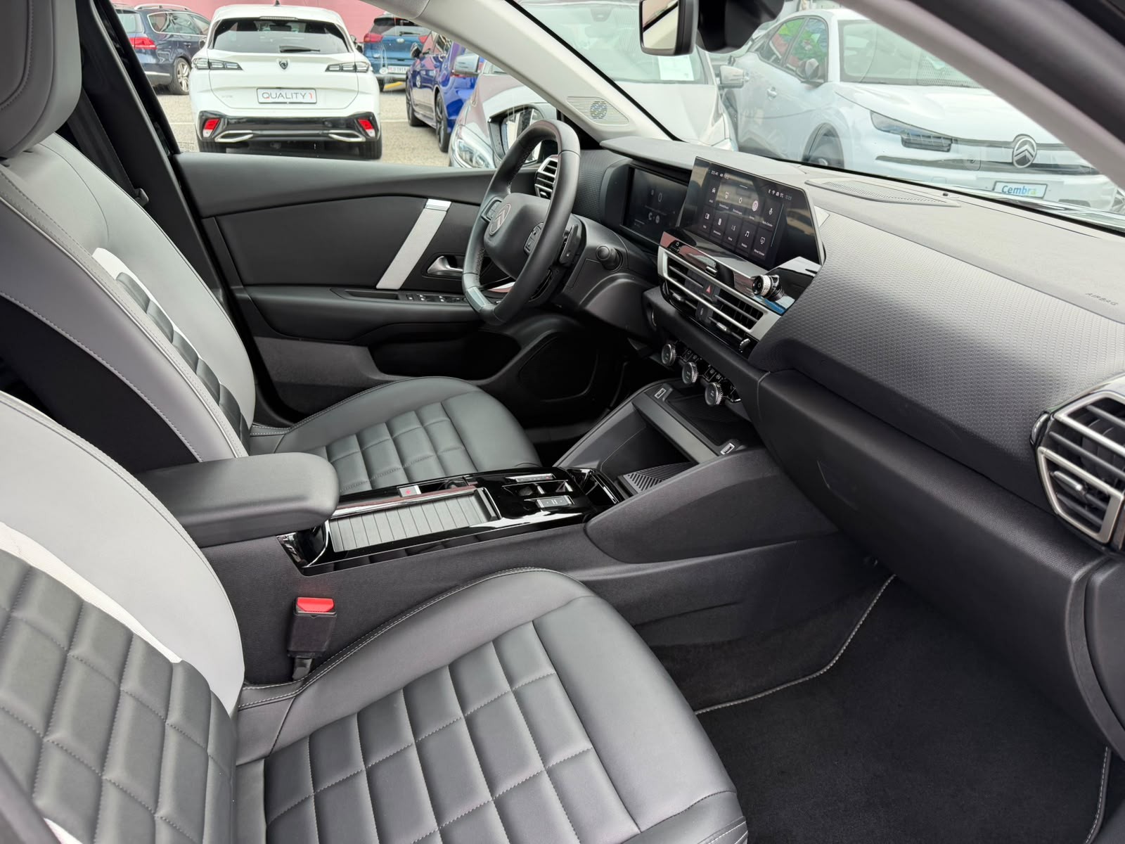 CITROEN C4 X HEV Max-image-9