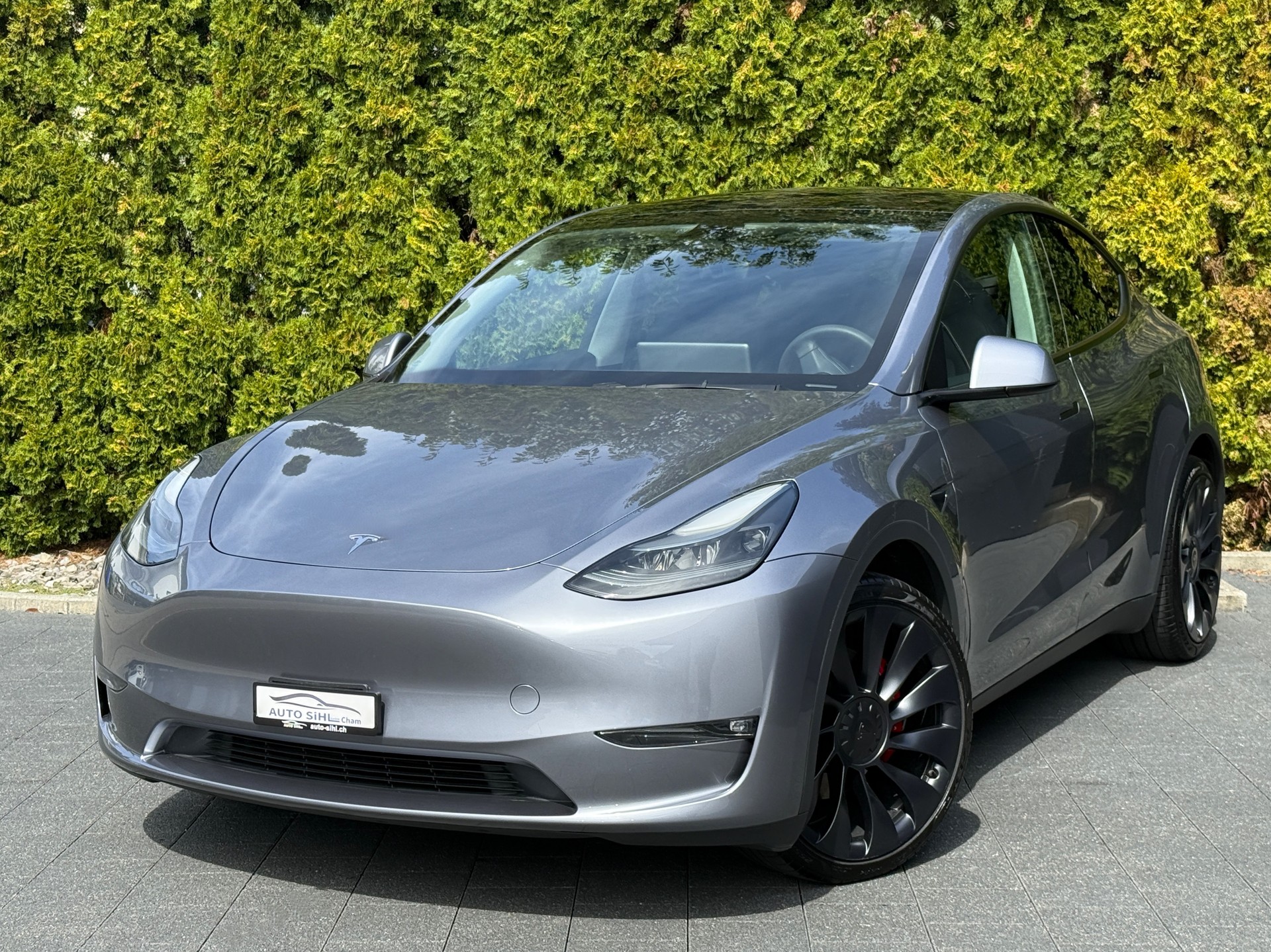 TESLA Model Y Performance / Werksgarantie / 1.Hand-showroom-element-2