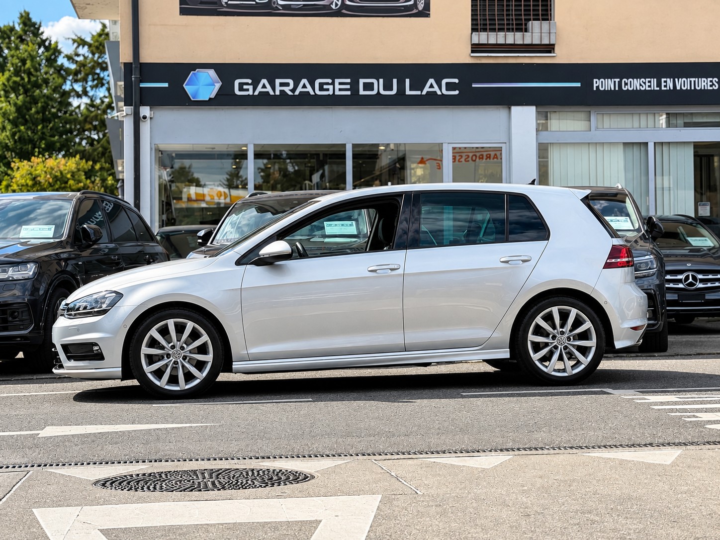 VW Golf 1.2 TSI Cup R-Line-showroom-element-3