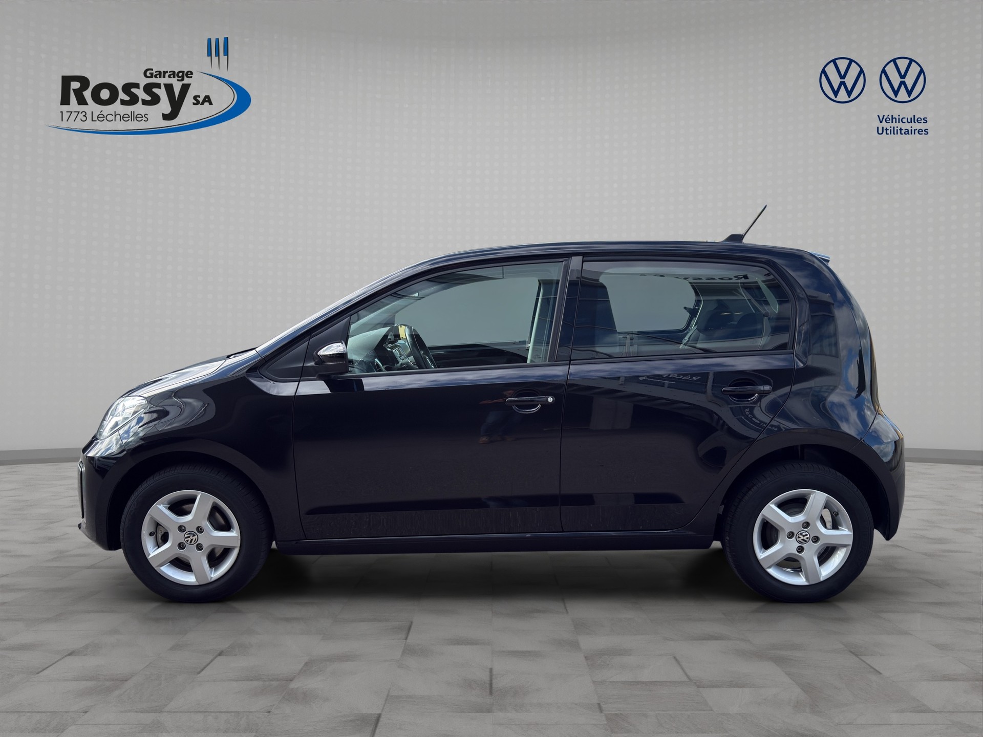 VW e-Up-showroom-element-2