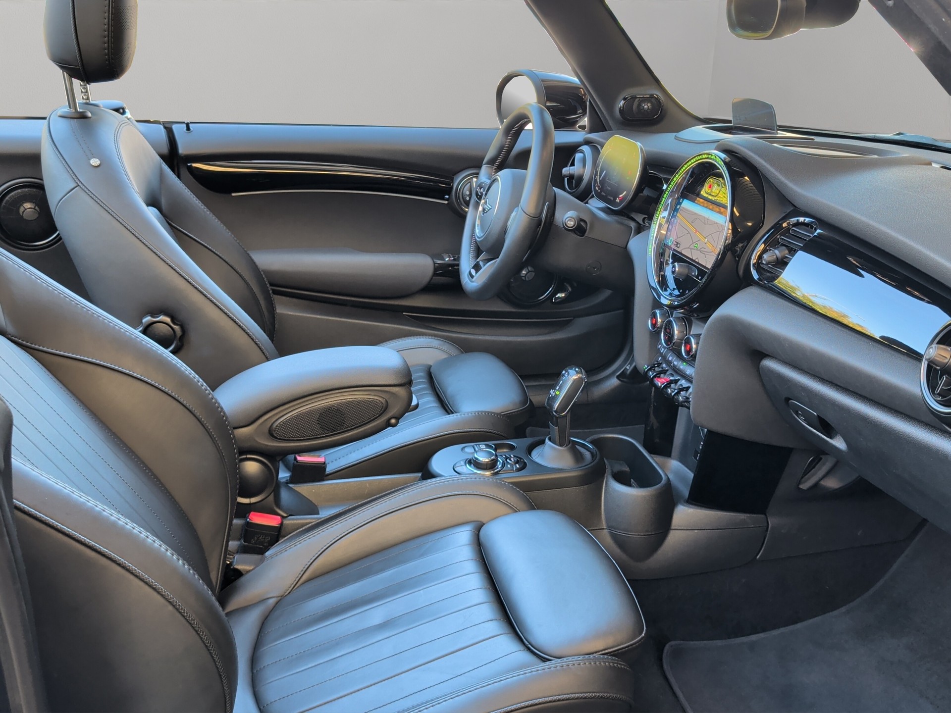 MINI Cooper John Cooper Works Cabriolet Steptronic-image-19