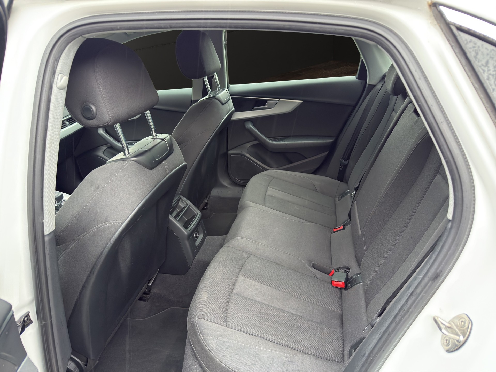 AUDI A4 Limousine 2.0 TFSI Sport S-tronic-image-14