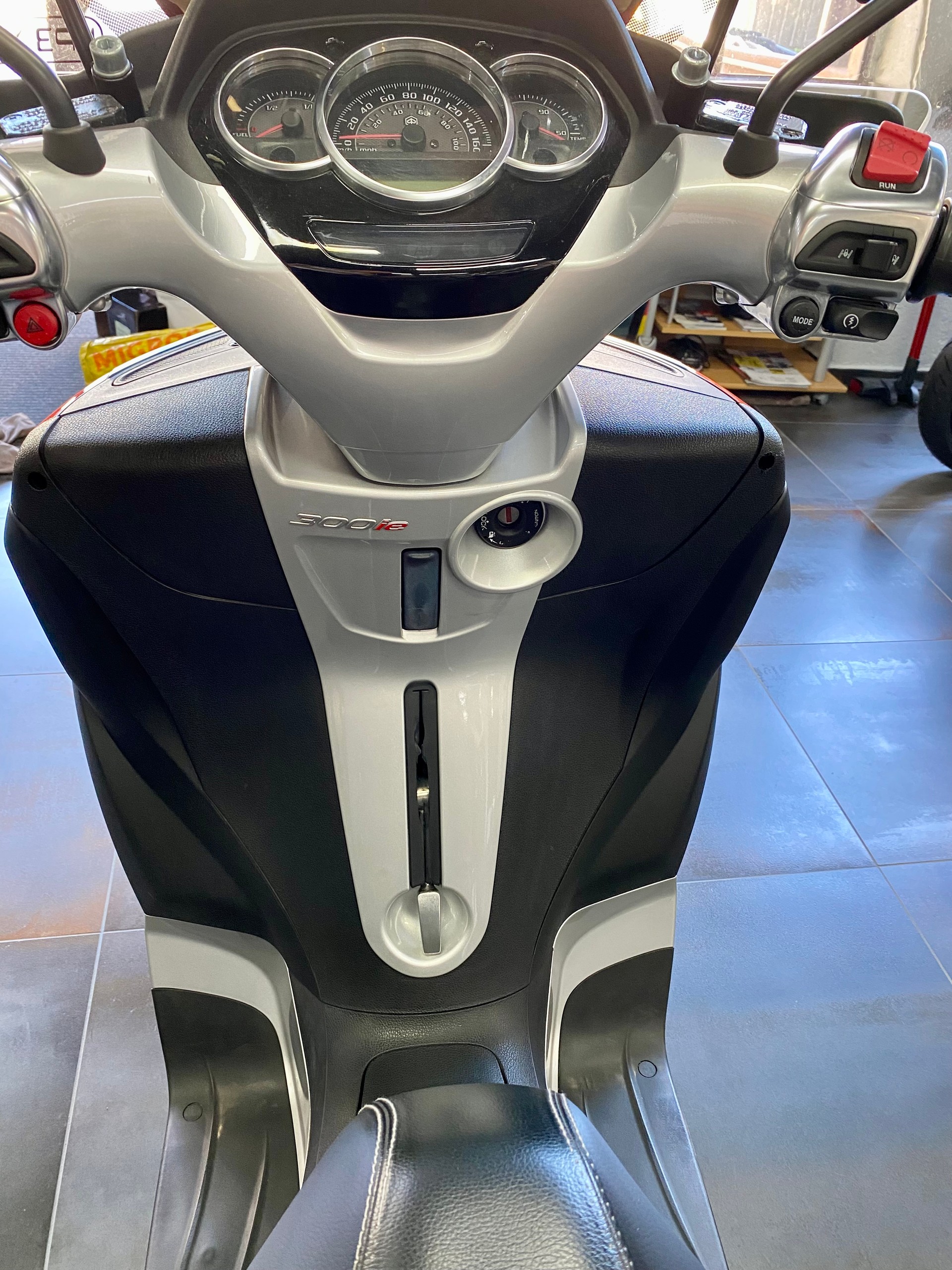 PIAGGIO MP3 Yourban 300 i.e.-image-4