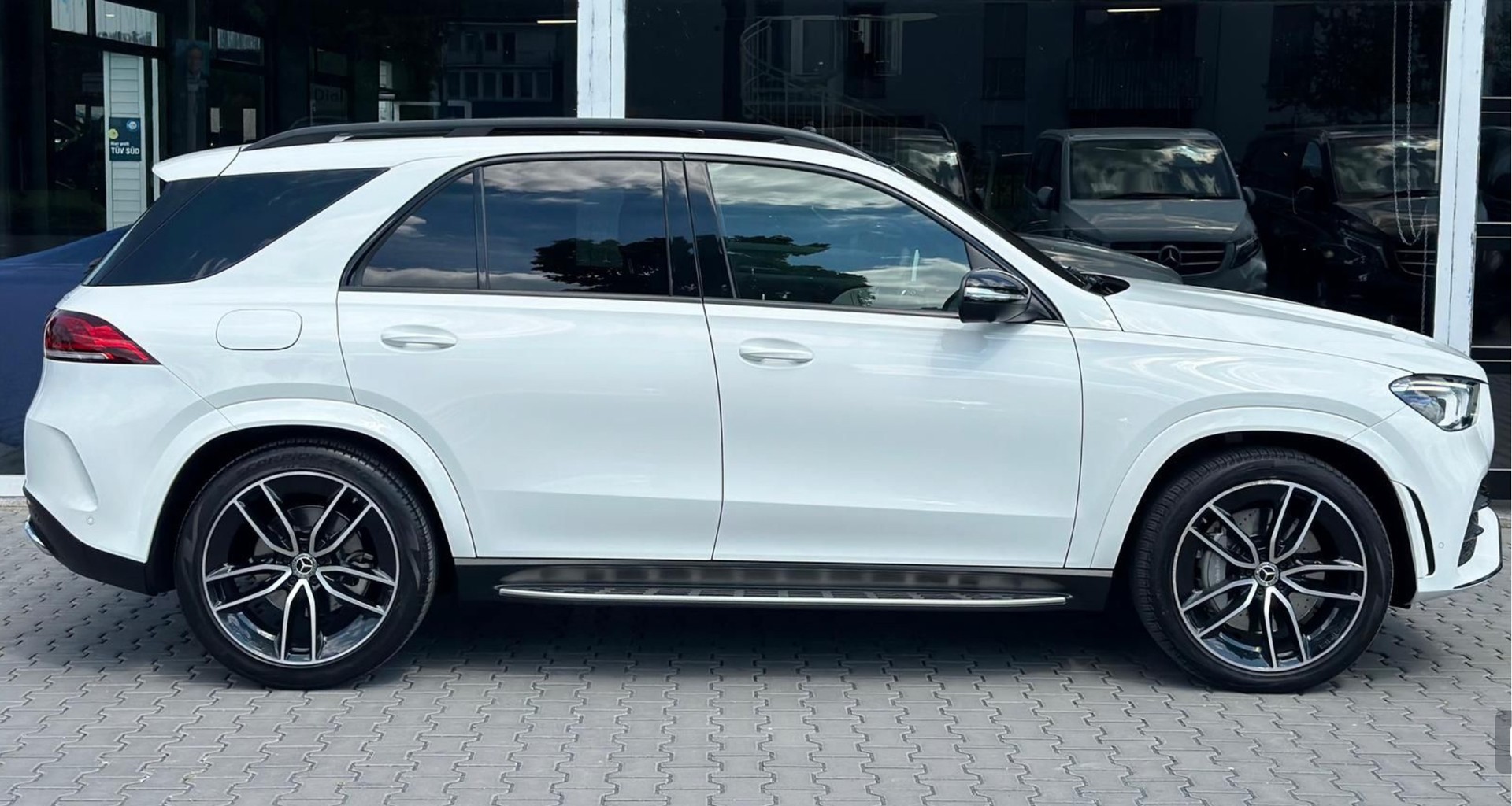 MERCEDES-BENZ GLE 450 4Matic AMG Line 9G-Tronic-image-4