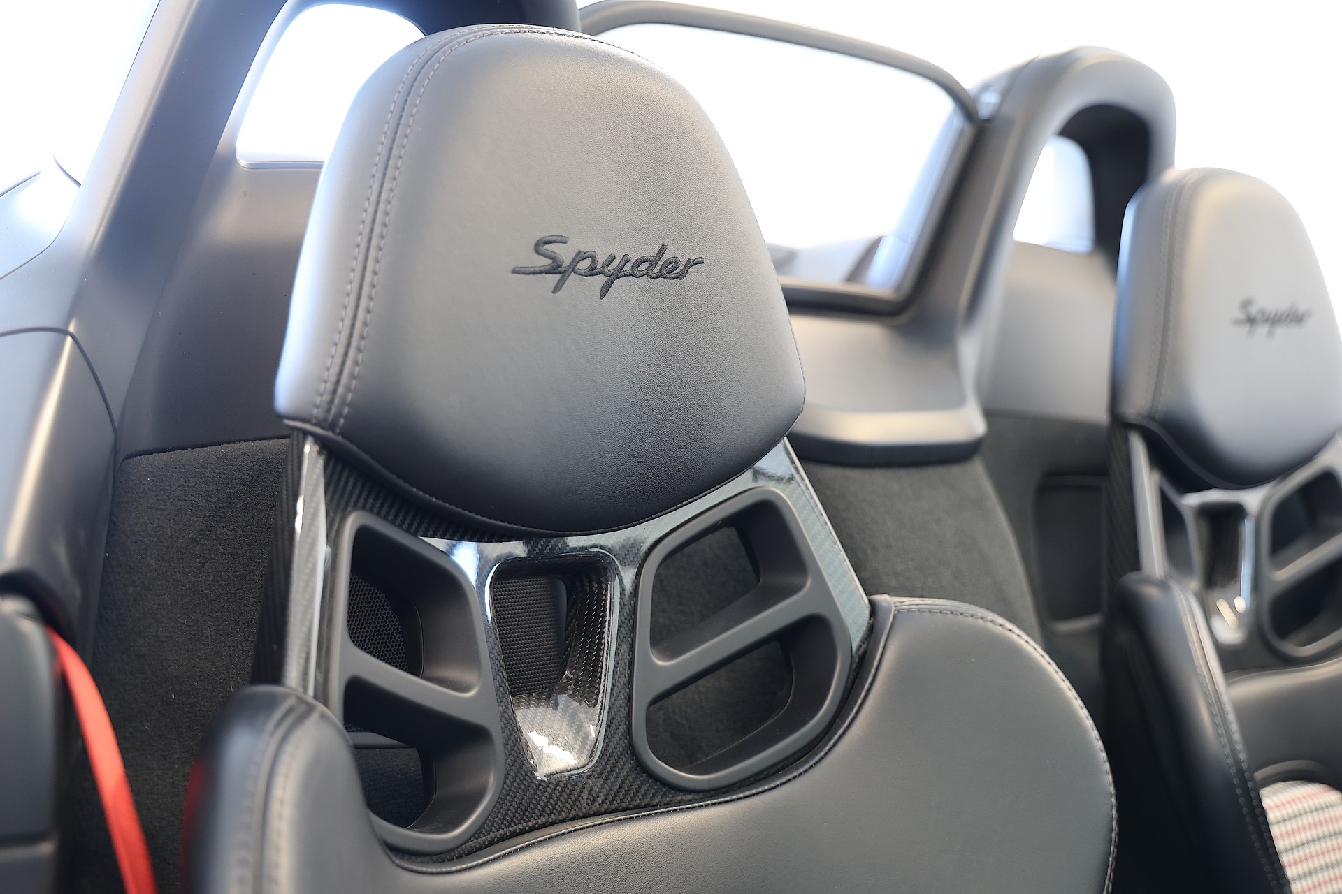 PORSCHE Boxster Spyder 3.8 *Porsche Approved*-image-18