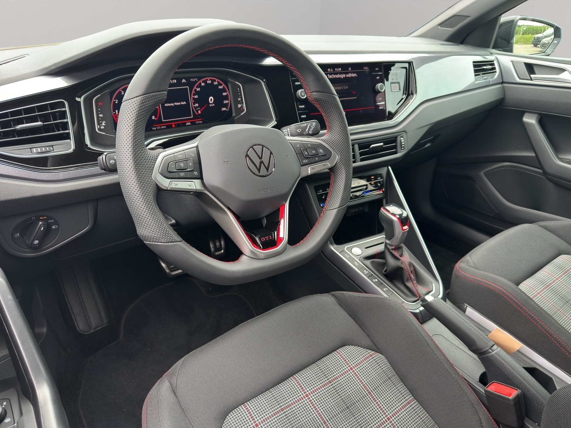 VW Polo 2.0 TSI GTI DSG-image-9