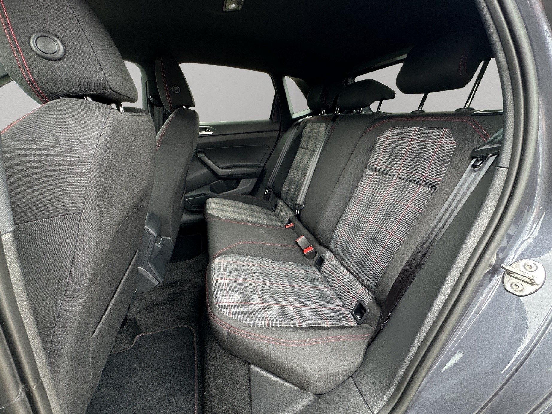 VW Polo 2.0 TSI GTI DSG-image-10