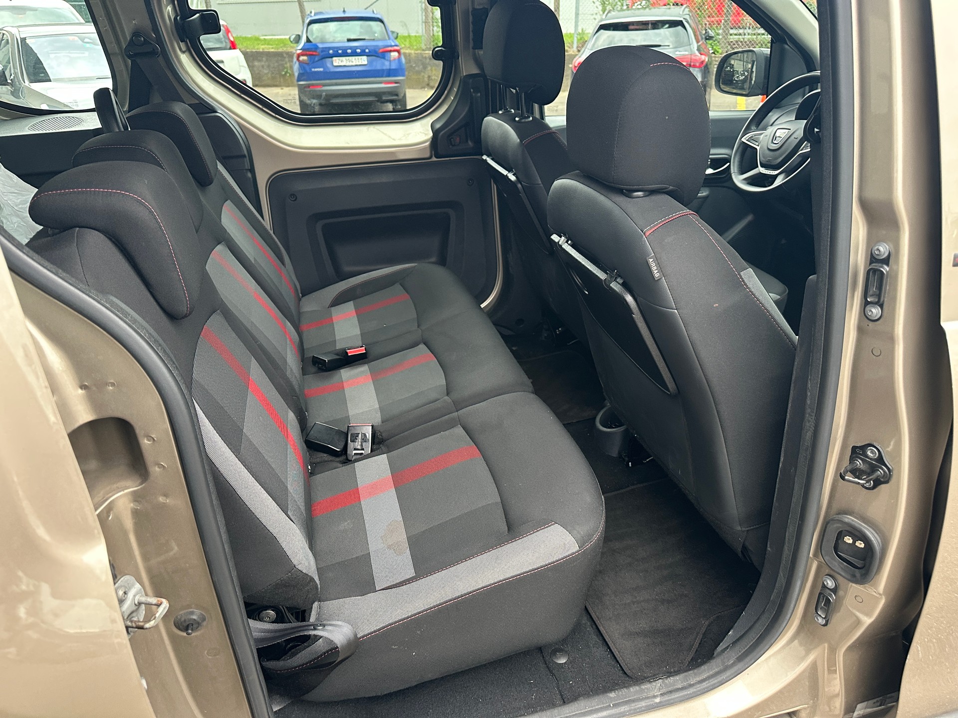 DACIA Dokker 1.6 16V Ultimate-image-8