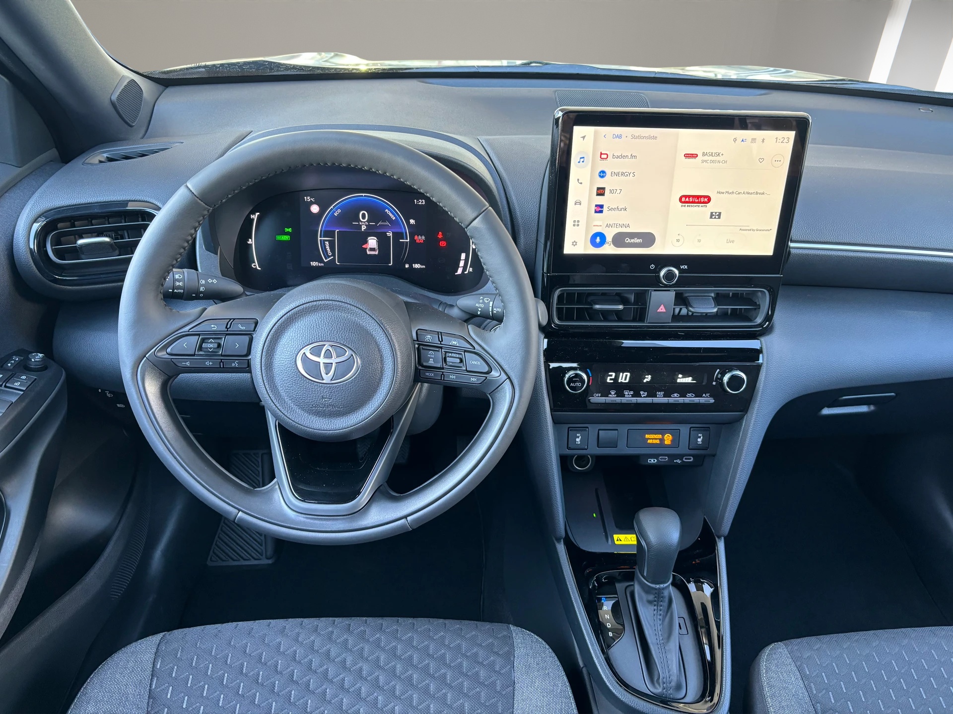 TOYOTA Yaris Cross 1.5 Trend e-CVT-image-14