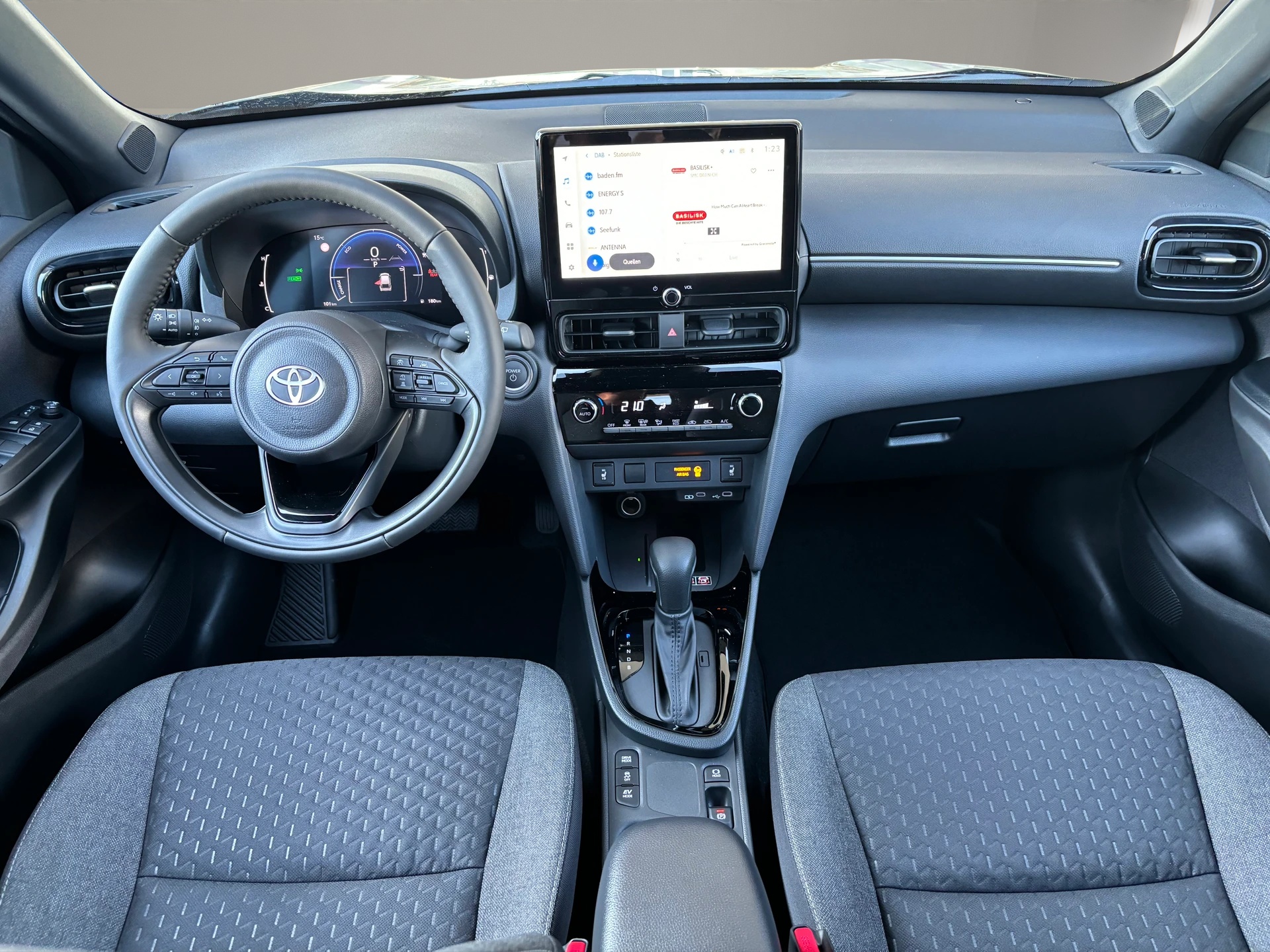 TOYOTA Yaris Cross 1.5 Trend e-CVT-image-13