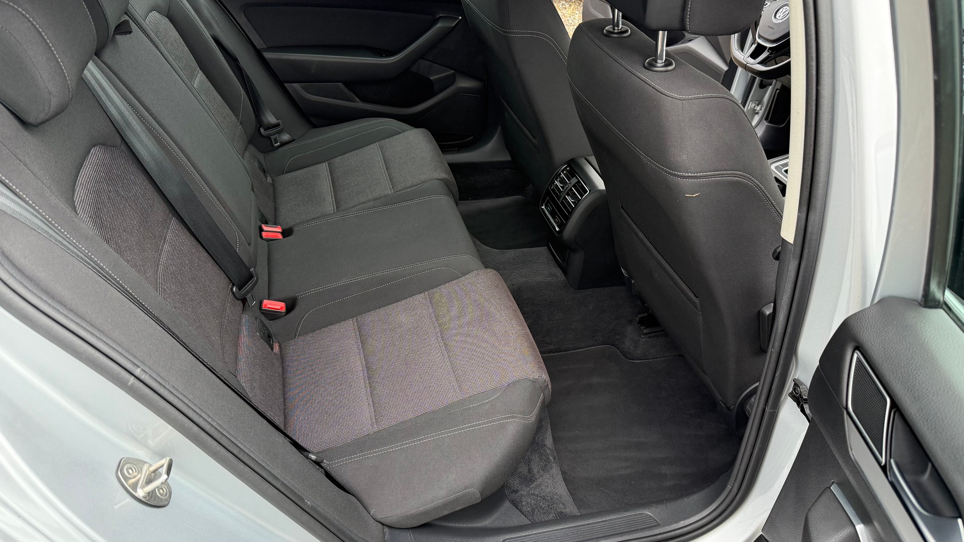 VW Passat Variant 2.0 TDI BMT Comfortline DSG-image-12
